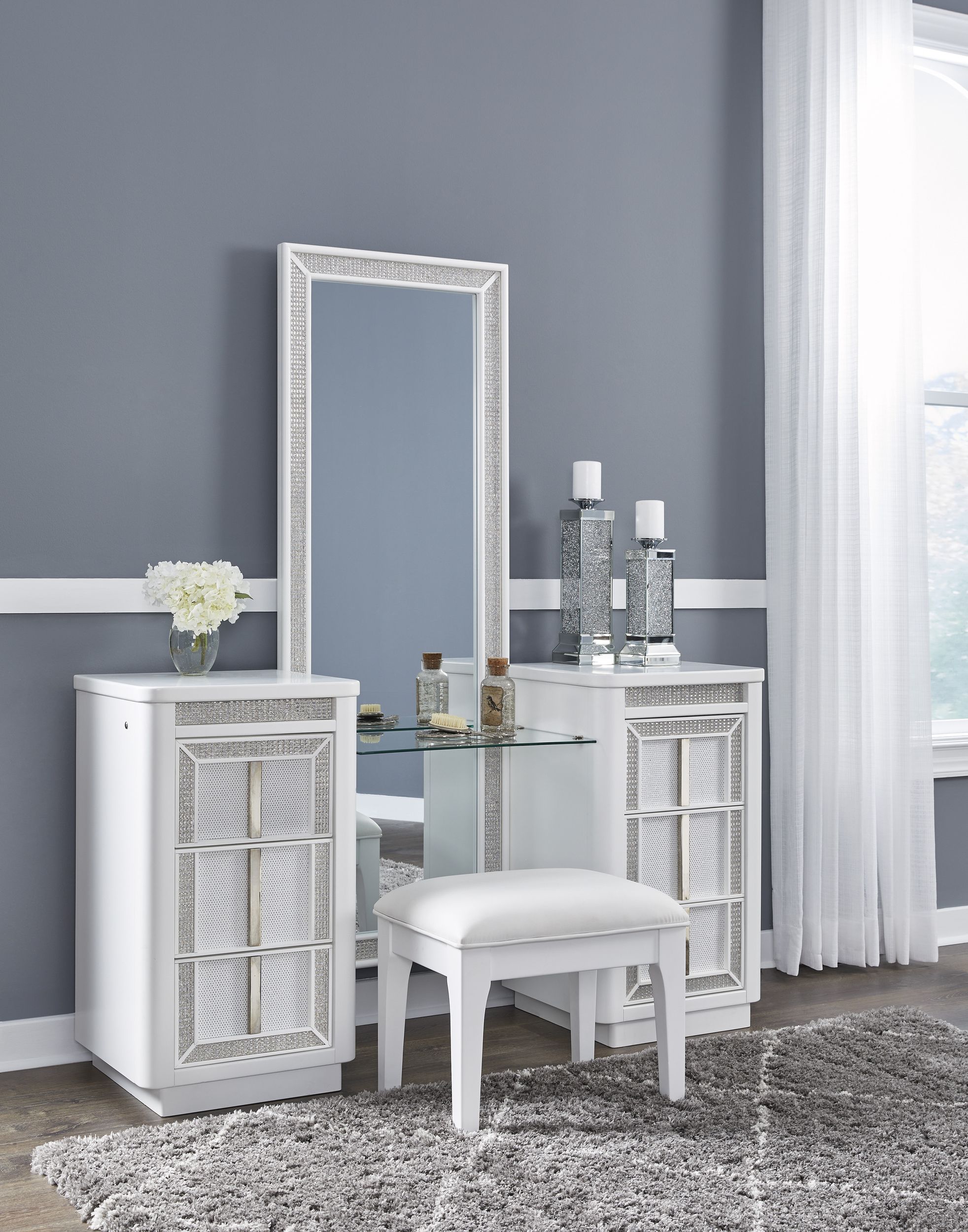 Chalanna Vanity With Stool;White