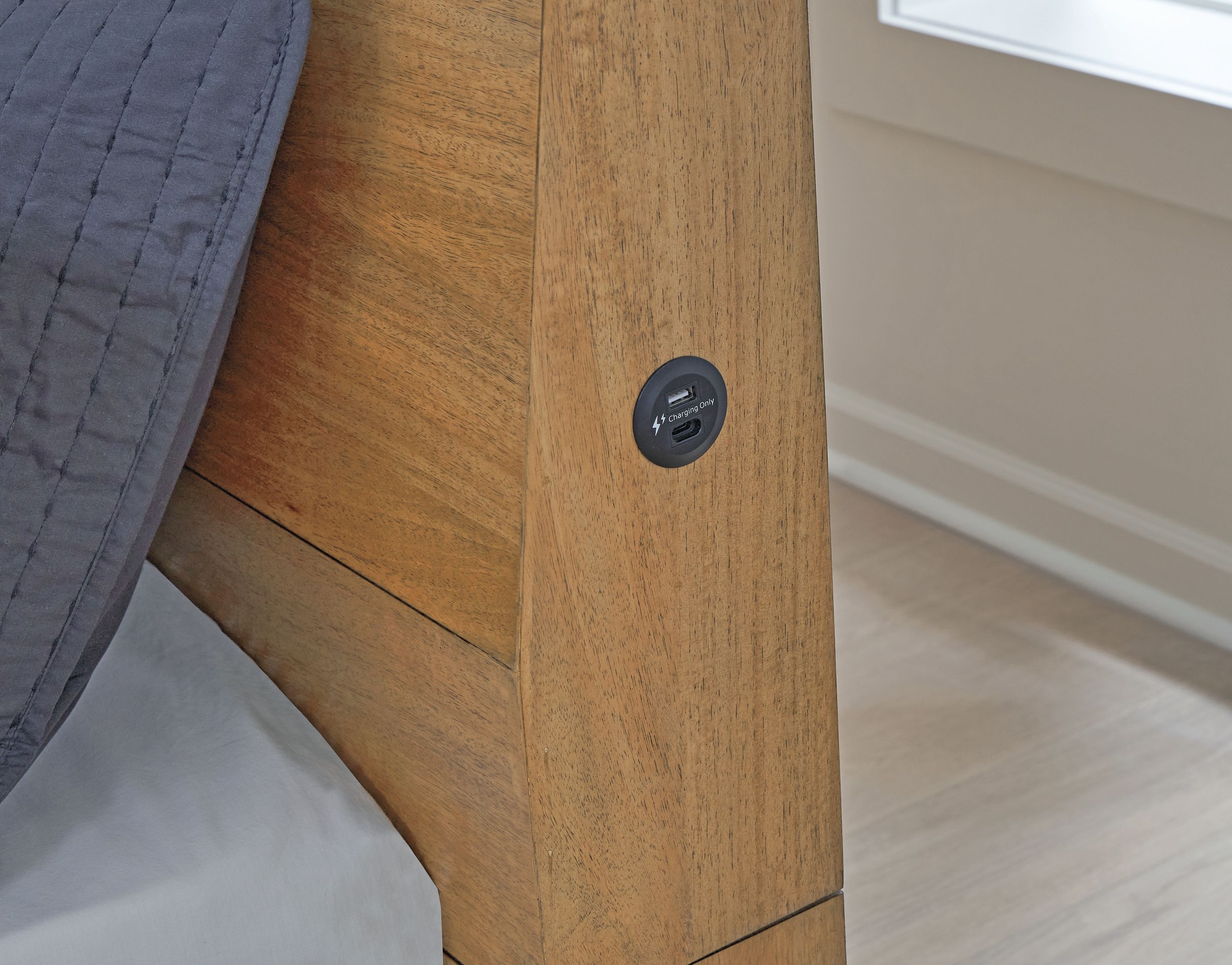 Sherbana Wood Panel Bed, King Size