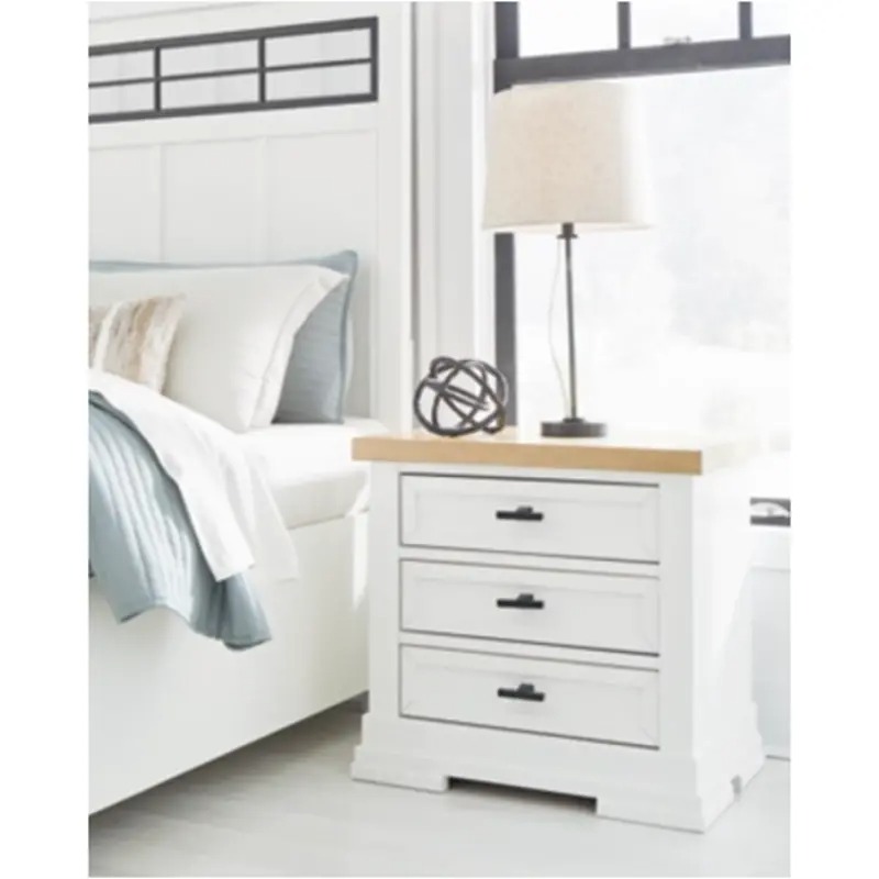 SM Ashbryn Wood Nightstand w/3 Drawers