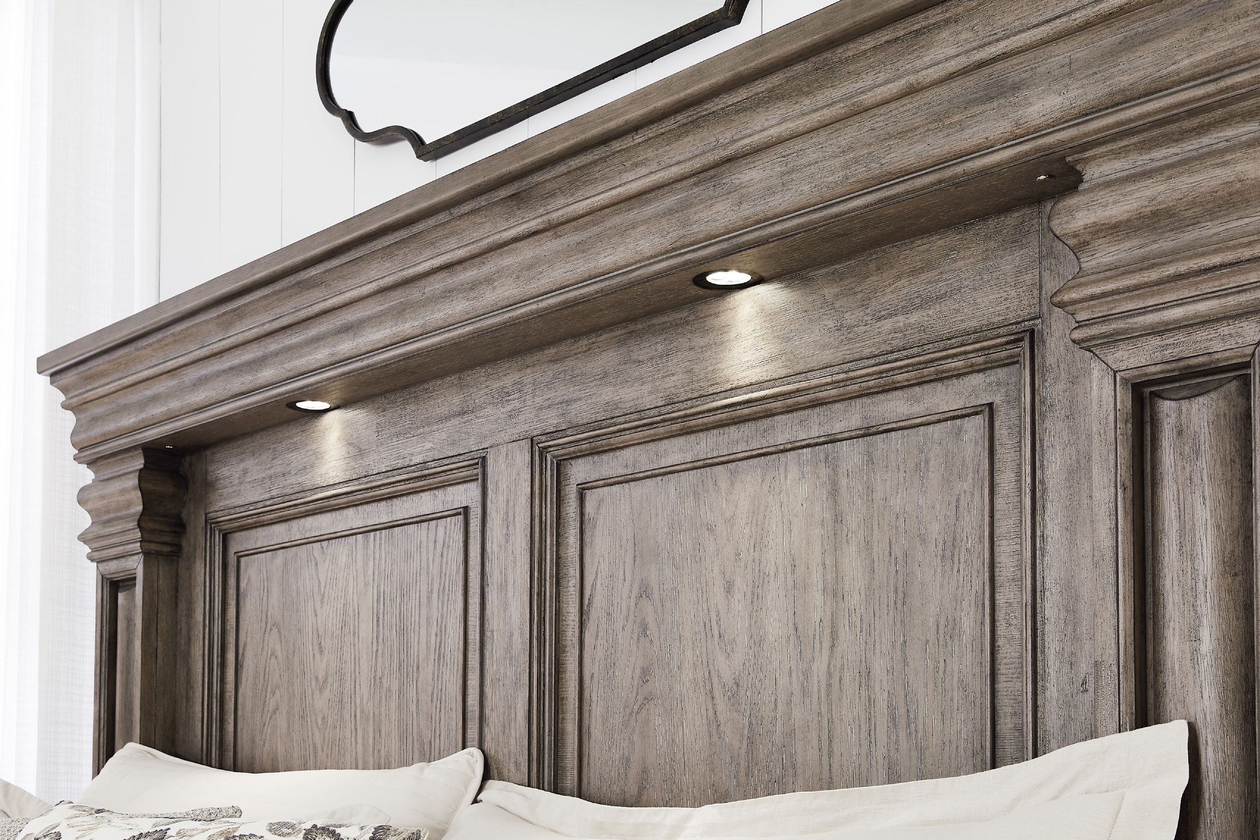 Blairhurst Wood Panel Bed w/LED, King Size