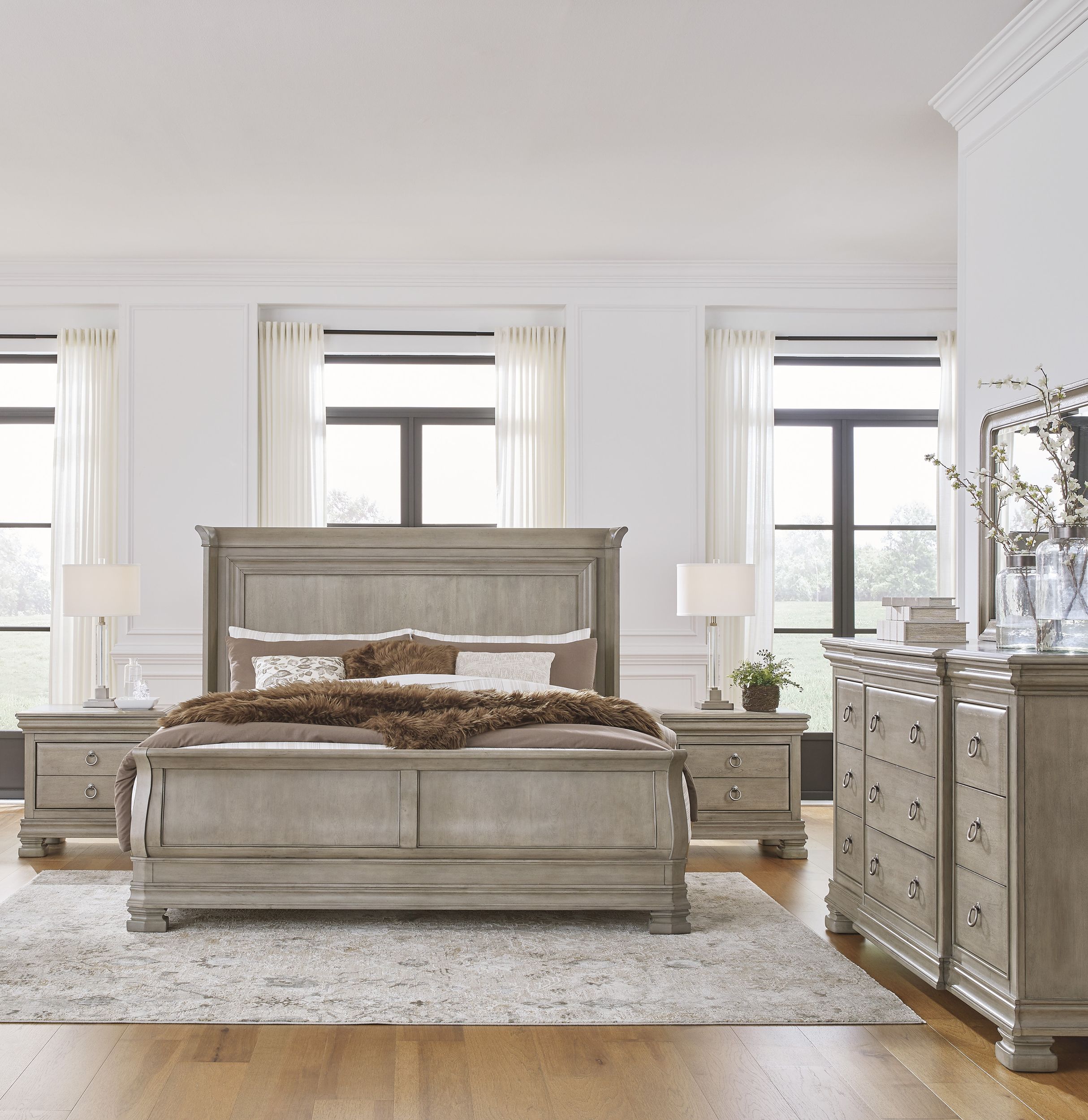 Lexorne Wood Sleigh Bedroom Set