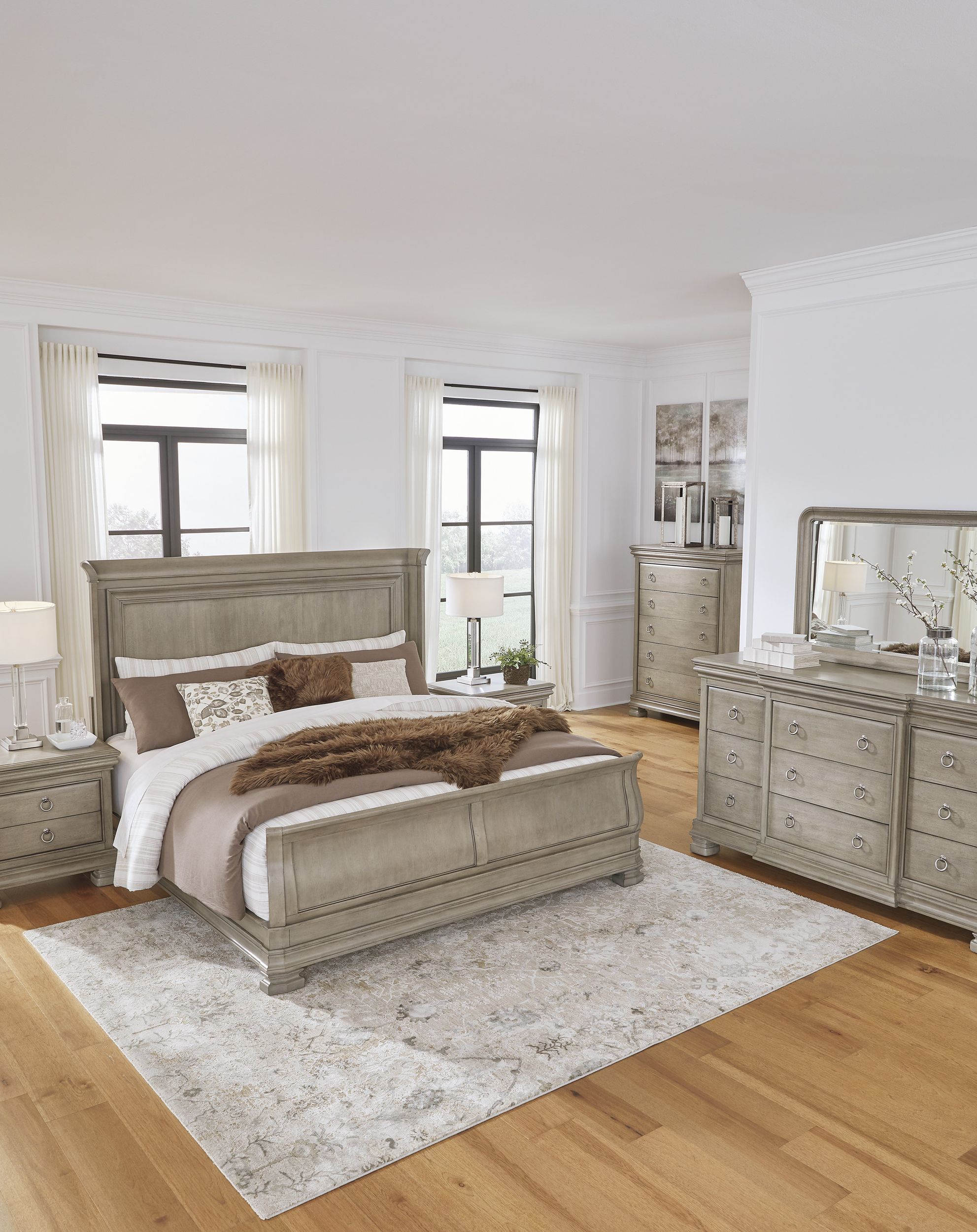 Lexorne Wood Sleigh Bedroom Set