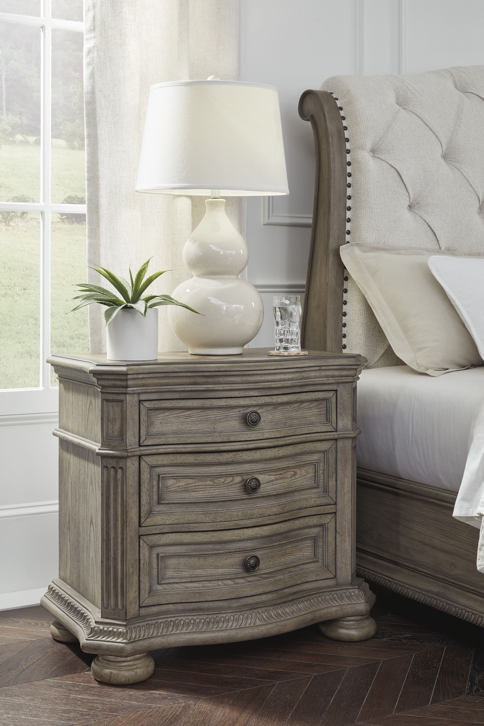 Ardenfield Fabric/Wood Bedroom Set