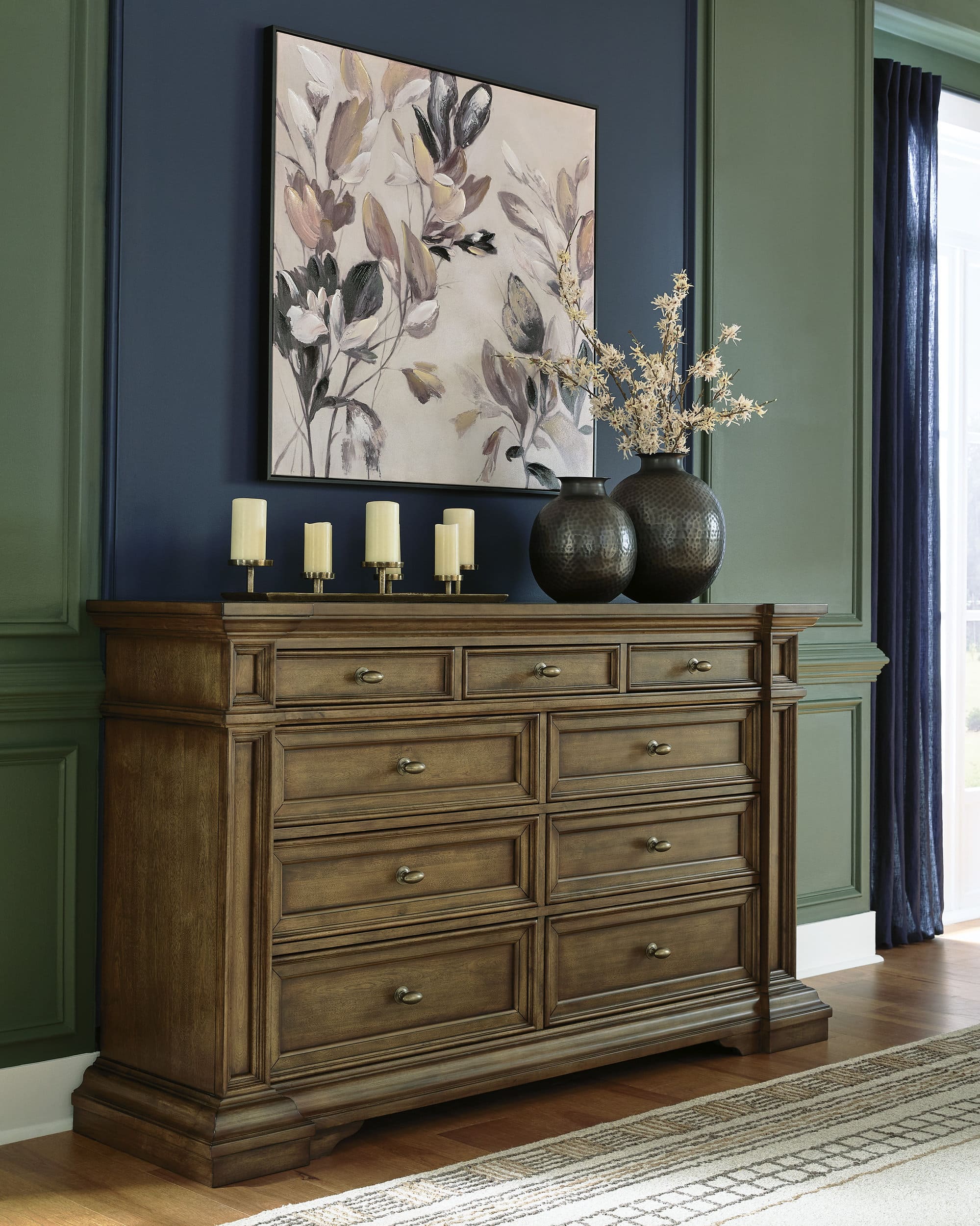 Frantanna Wood Dresser w/9 Drawers