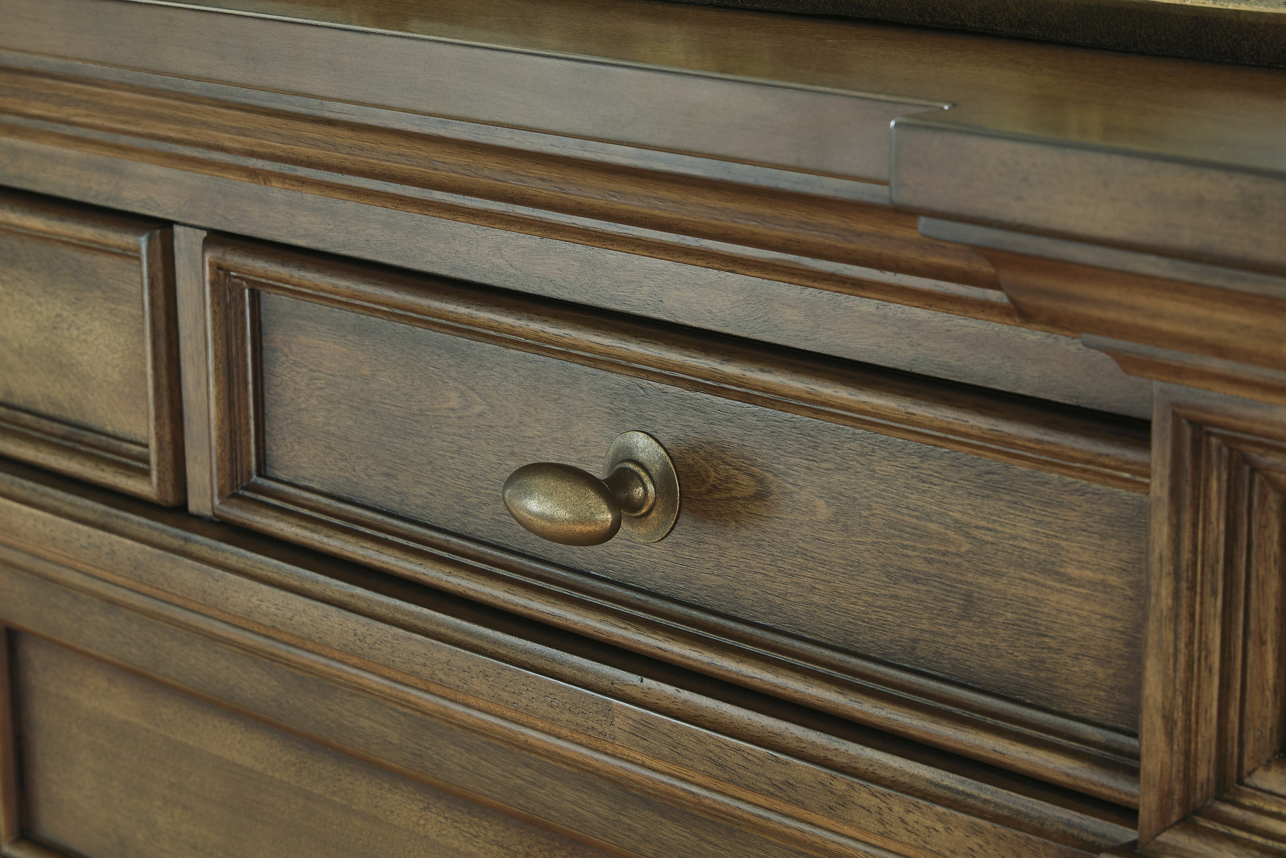 Frantanna Wood Panel Bedroom Set