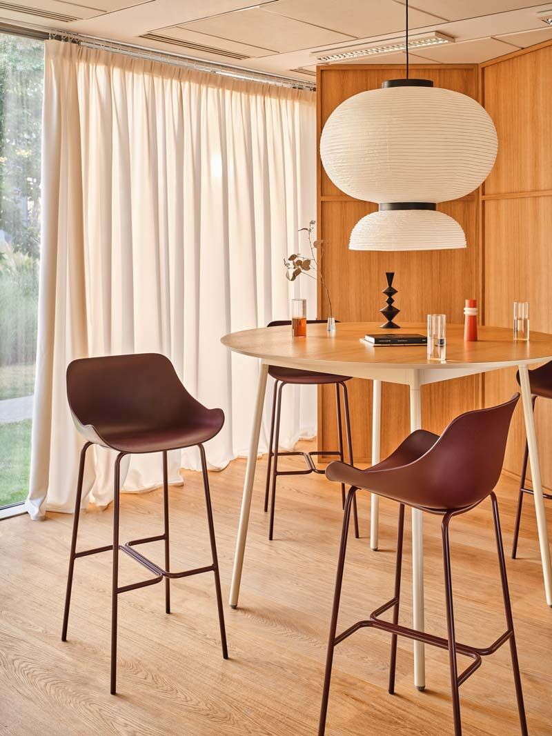 Unit Office Veneer Round High Table, W55.1" x D55.1"