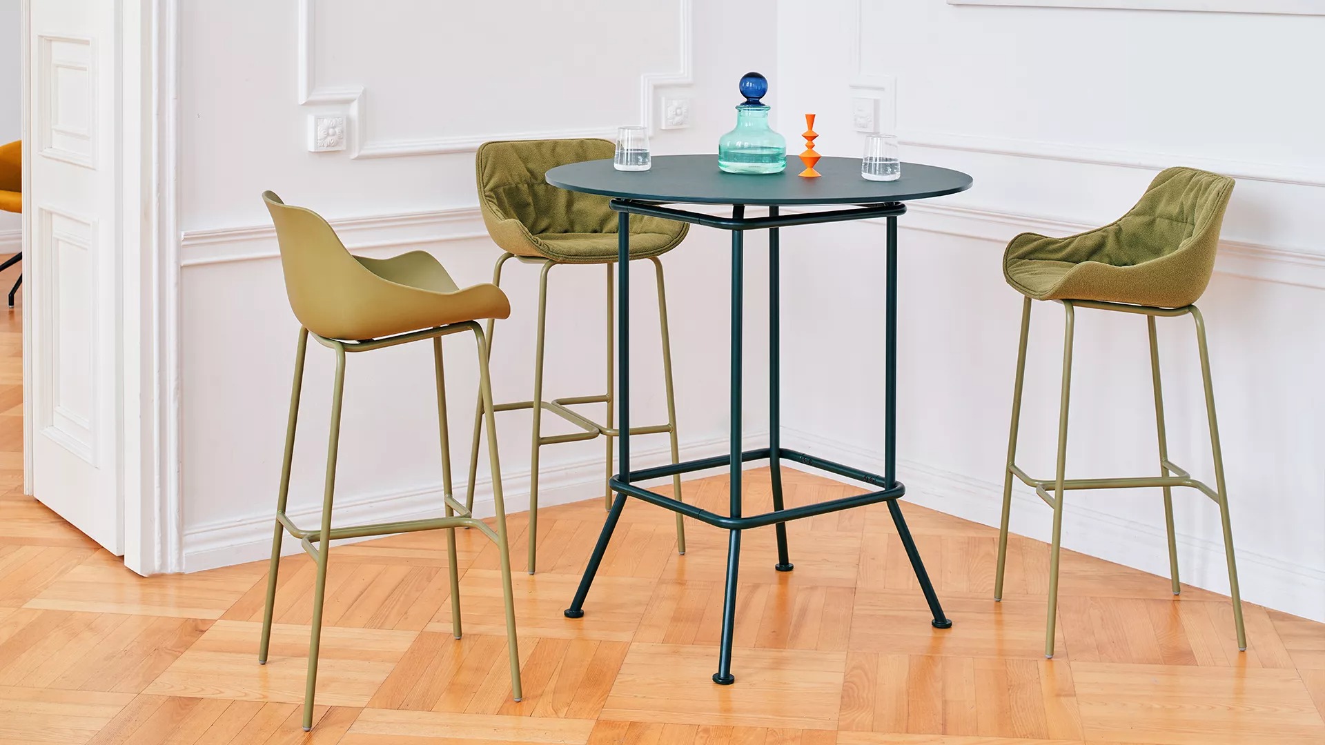 Baltic Basic Polypropylene Office High Stool w/4-Leg Metal Base