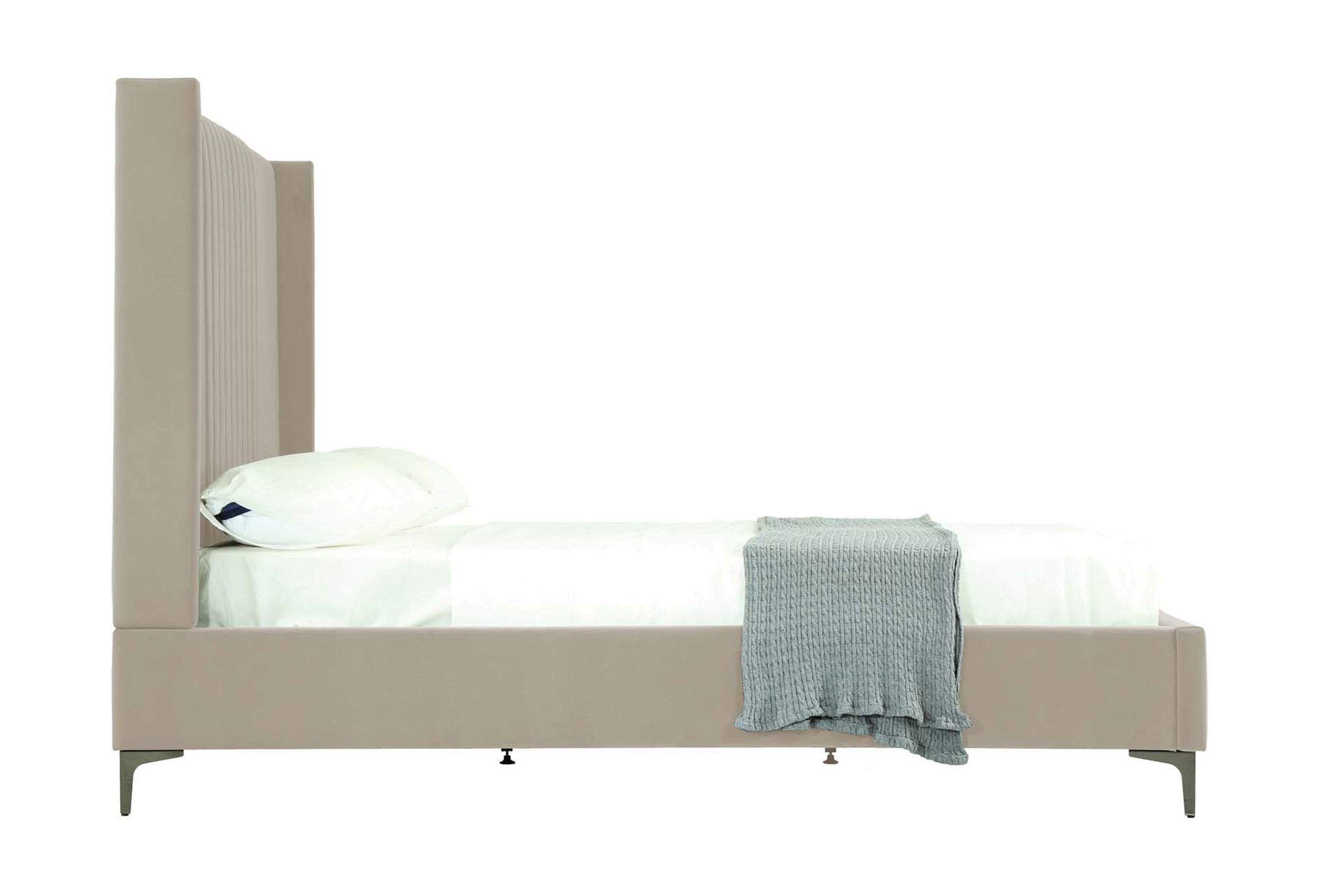 Promenade Velvet Platform Queen Size Bed