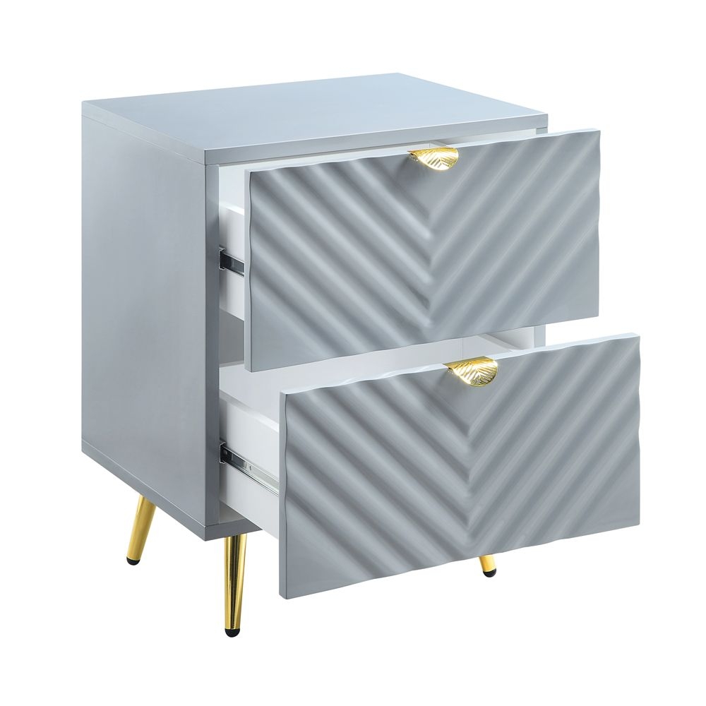 Gaines Wood/Metal Panel Bedroom Set