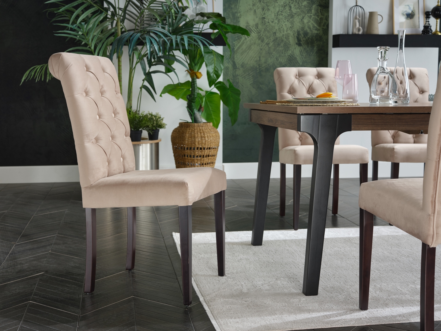 Kennedy Extendable Dining Set w/James Chairs