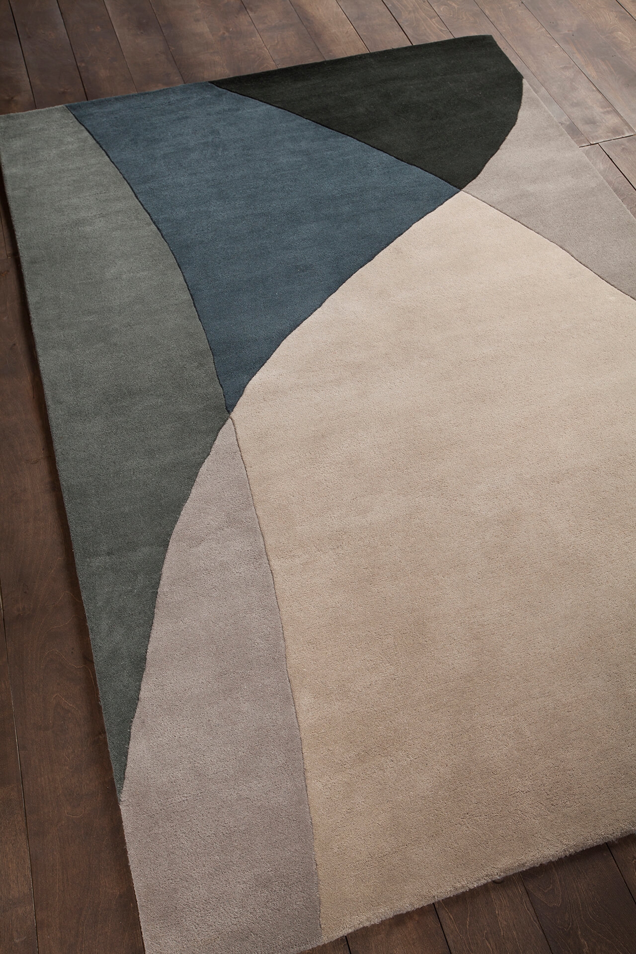 Bense Garza Wool Rectangular Hand-tufted Rug, 5' x 7'6"