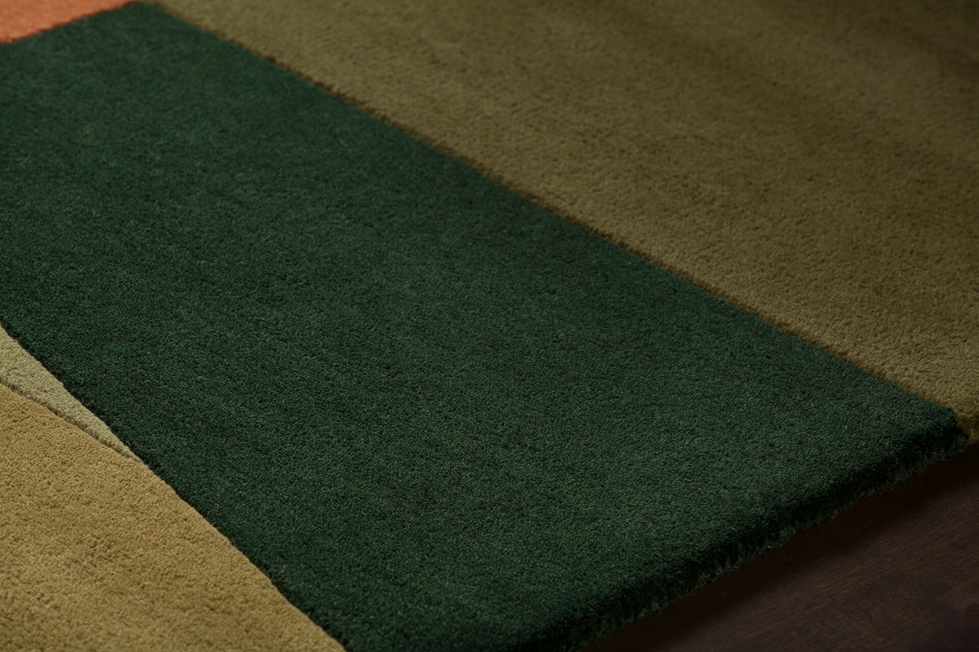 Bense Garza Wool Round Hand-tufted Rug, 7'9"