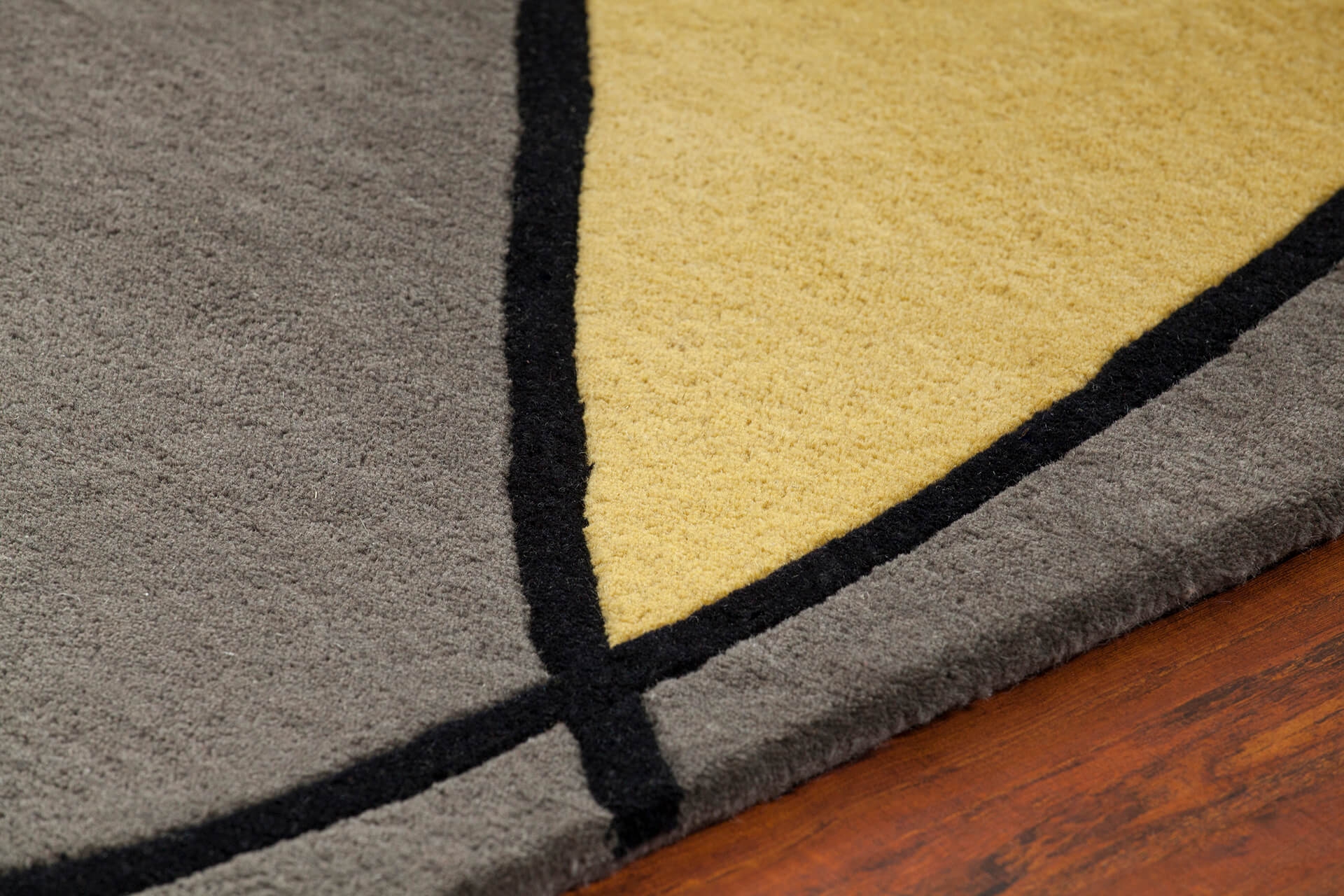 Bense Garza Wool Rectangular Hand-tufted Rug, 7'9" x 10'6"