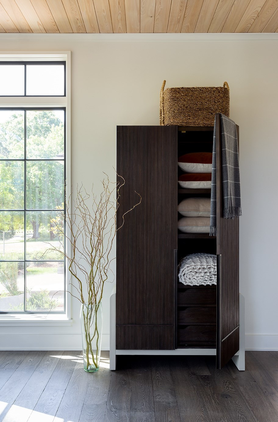 Shasta Wood Wardrobe w/2 Doors
