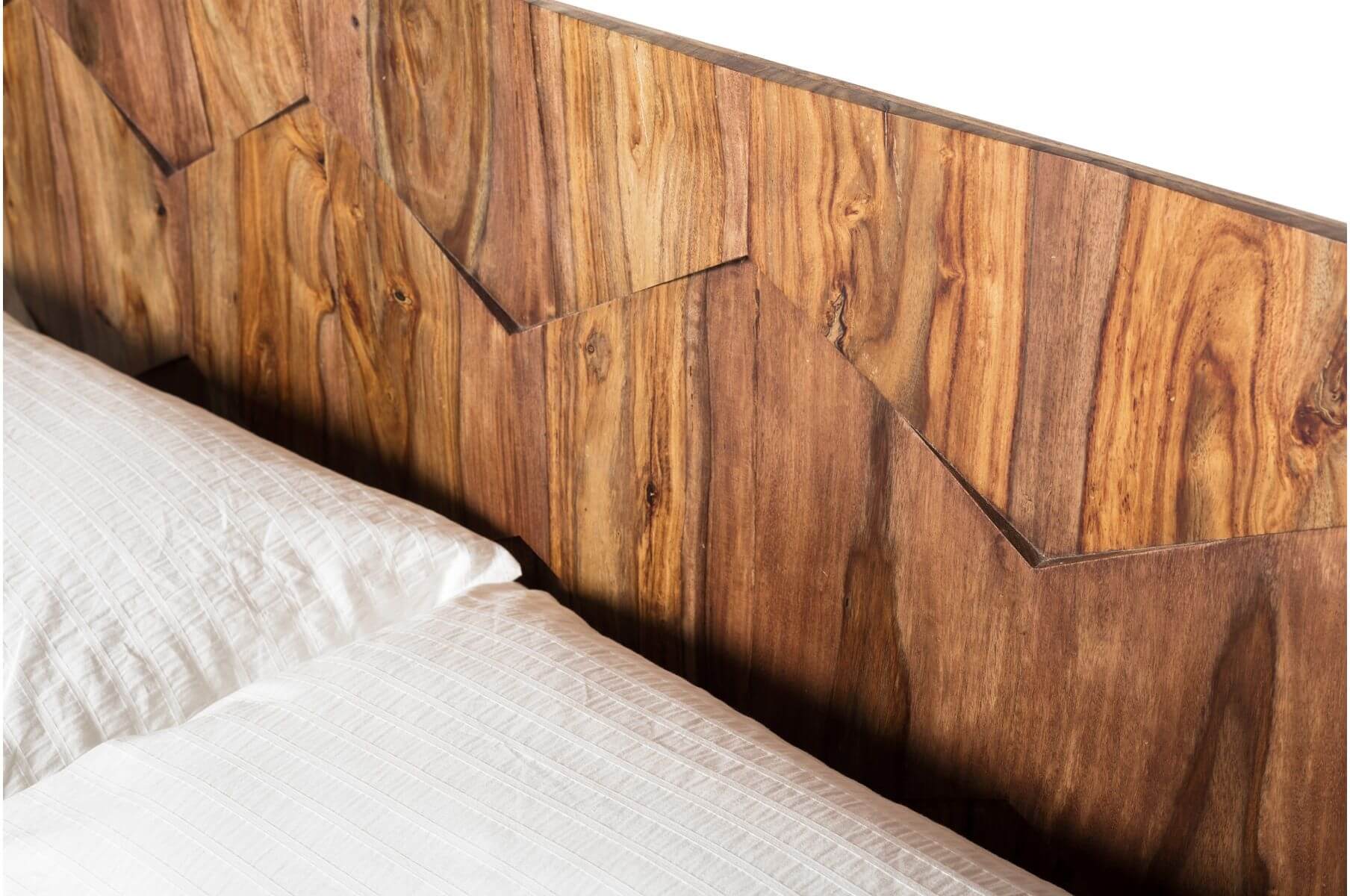 O2 Queen Size Bed
