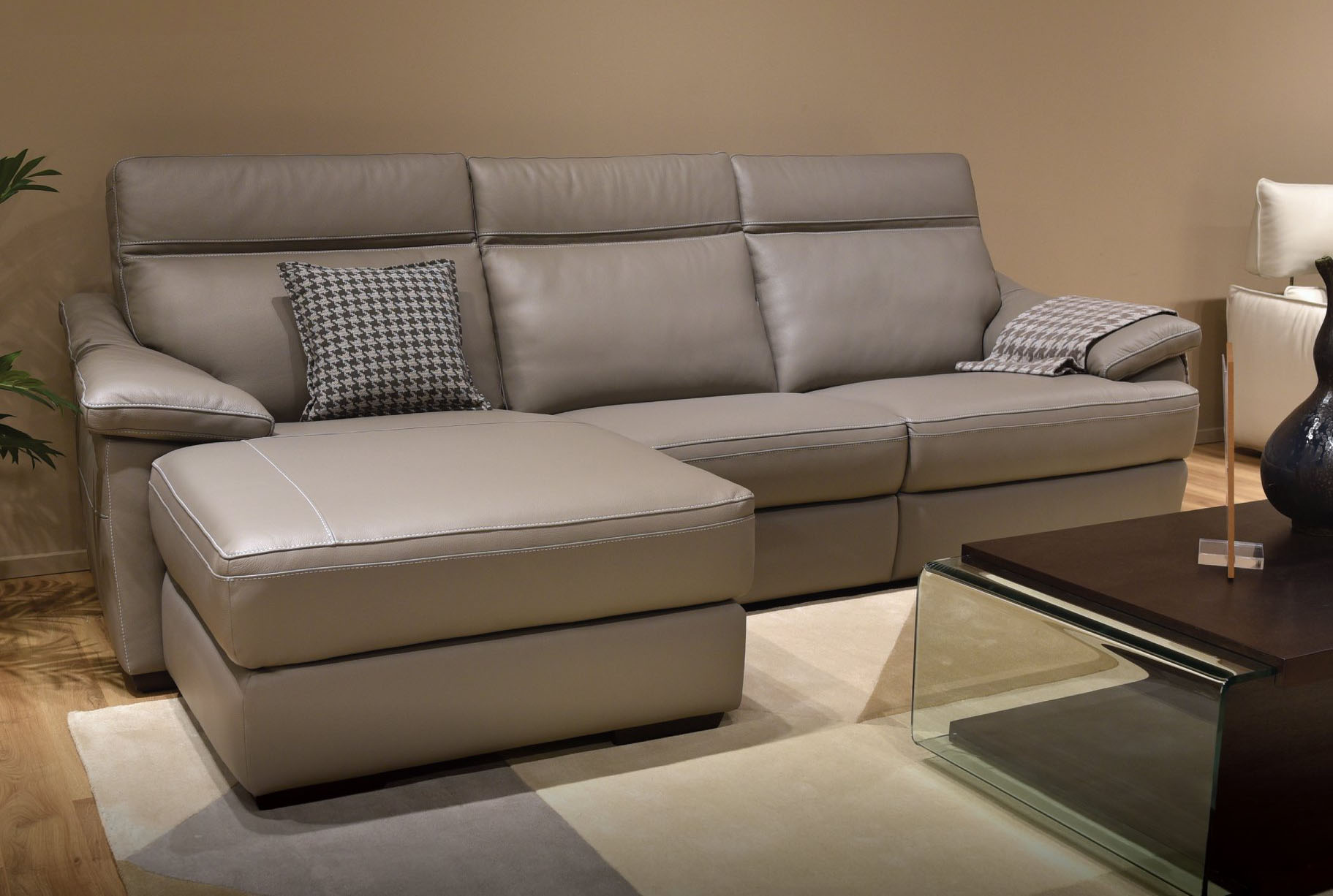 Pazienza Leather L-Shape Sectional Sofa w/ Motion Chaise & Recliner w/ Lumbar Support