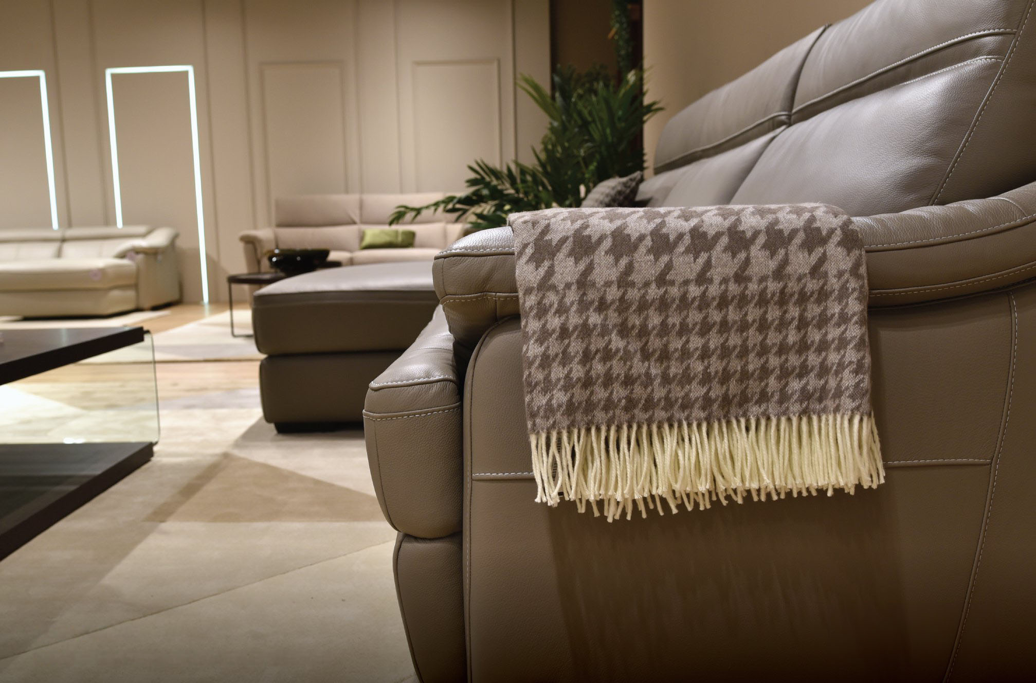 Pazienza Leather L-Shape Sectional Sofa w/ Motion Chaise & Recliner w/ Lumbar Support