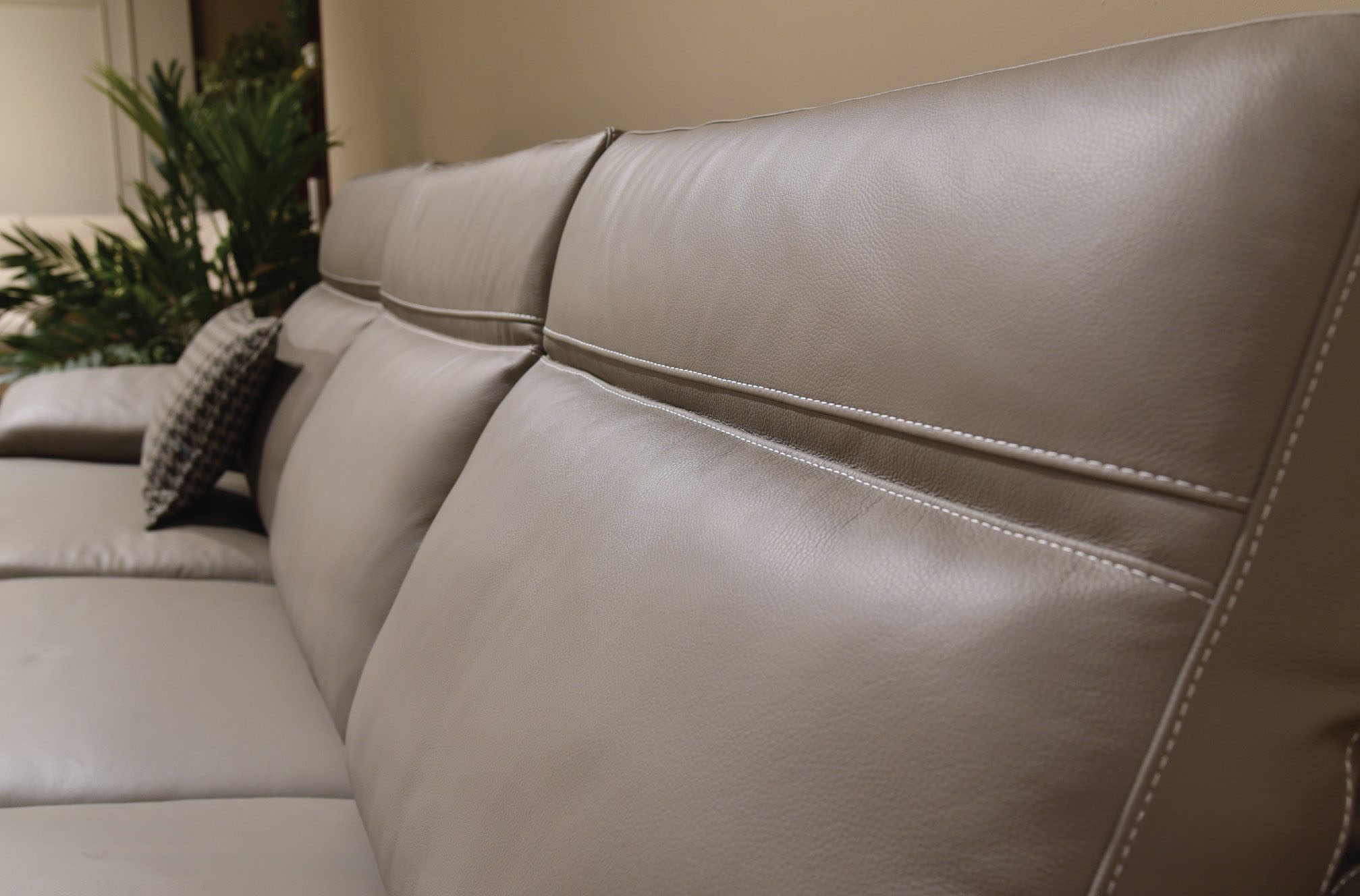 Pazienza Leather L-Shape Sectional Sofa w/ Motion Chaise & Recliner w/ Lumbar Support