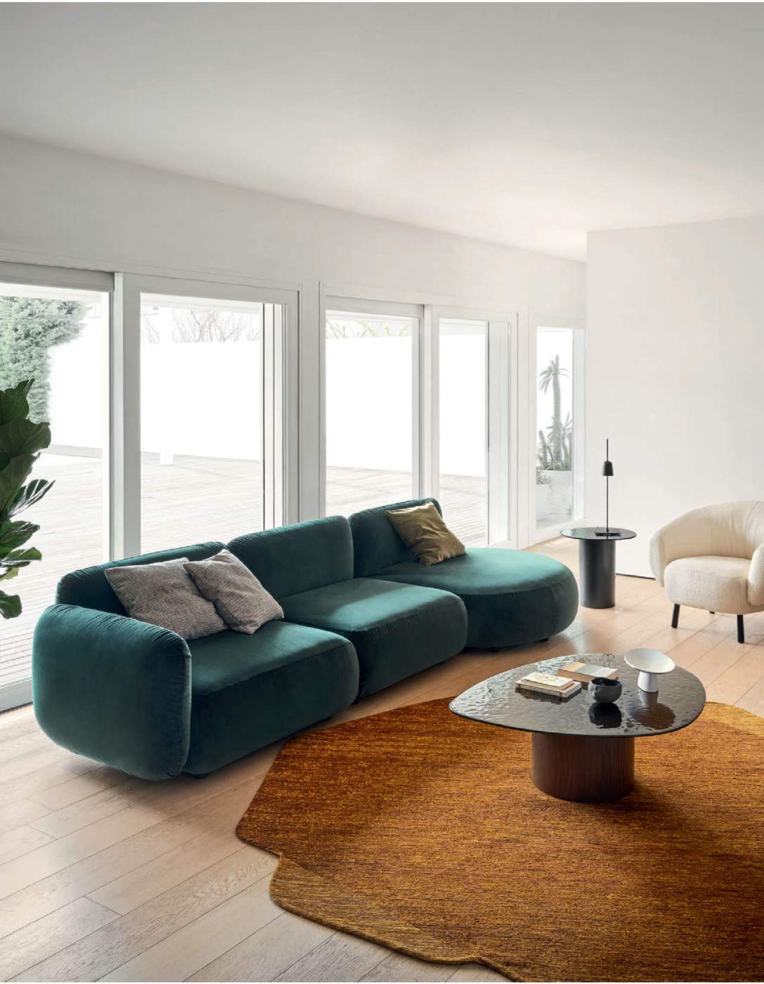 Roche Round Chenille/Cotton/Polyester Organic Shaped Rug