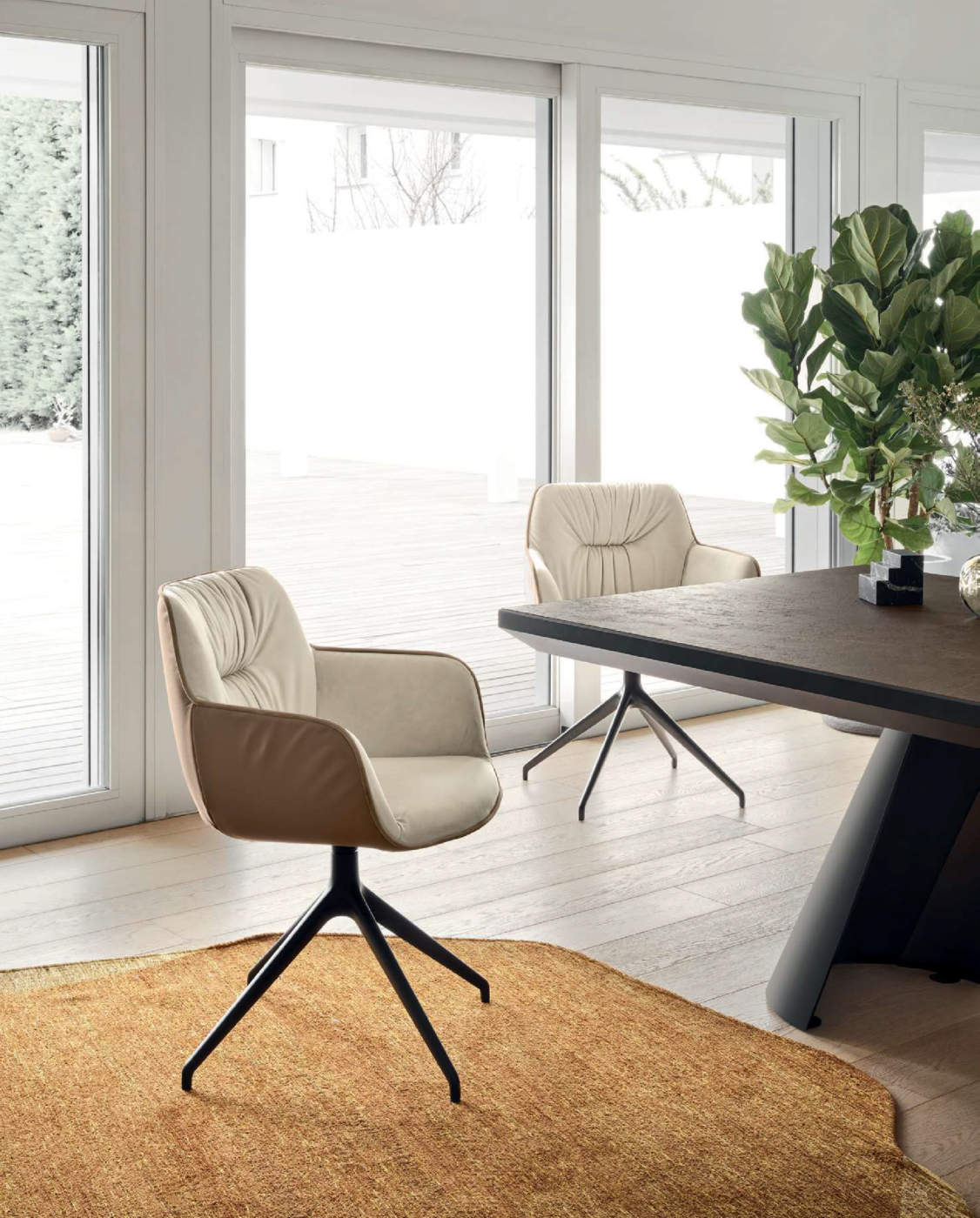 Roche Round Chenille/Cotton/Polyester Organic Shaped Rug