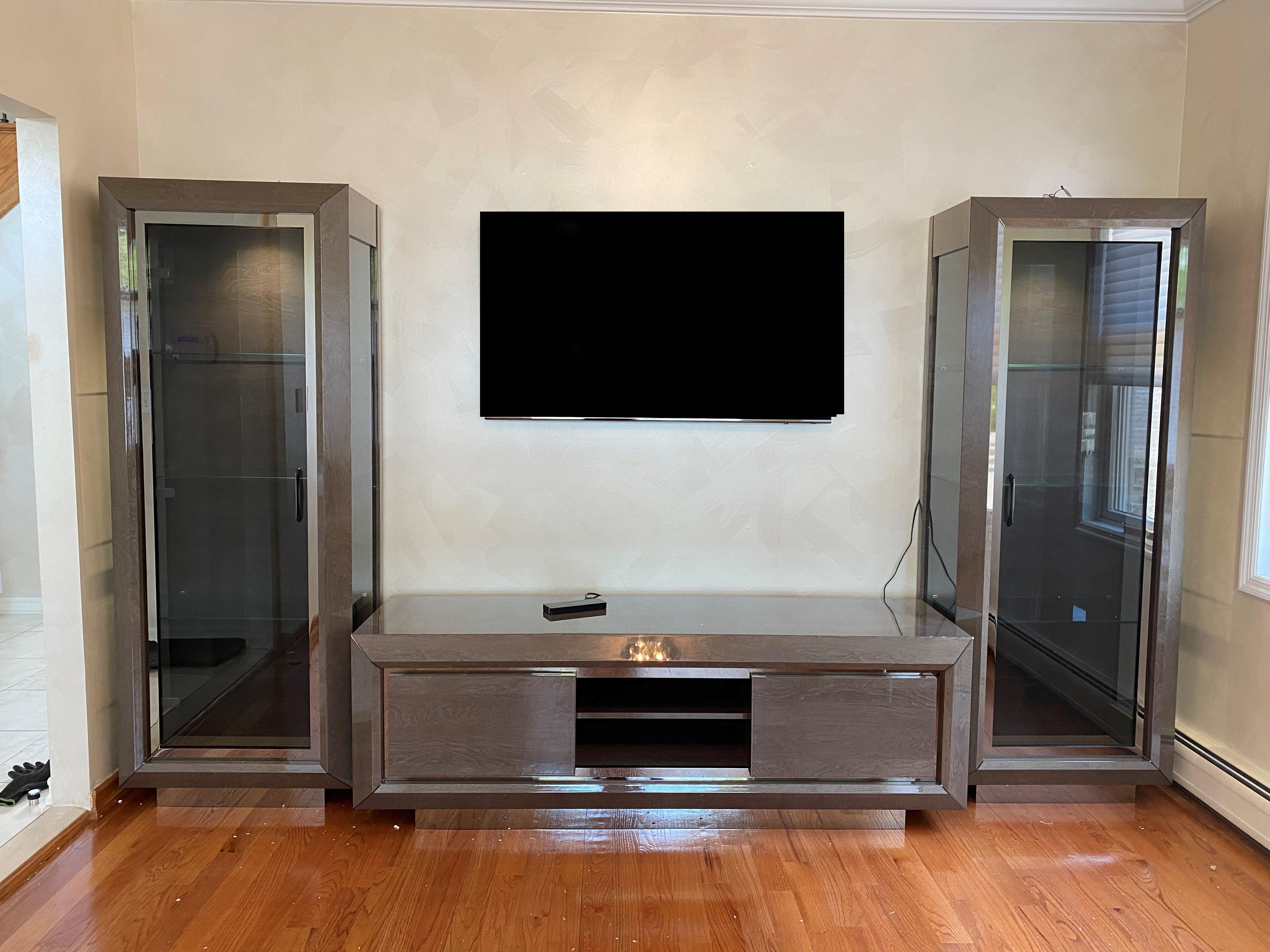 Elite Living Entertainment TV Set