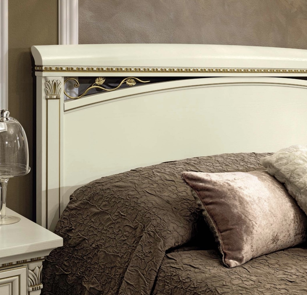 Treviso Wood Platform Bedroom Set