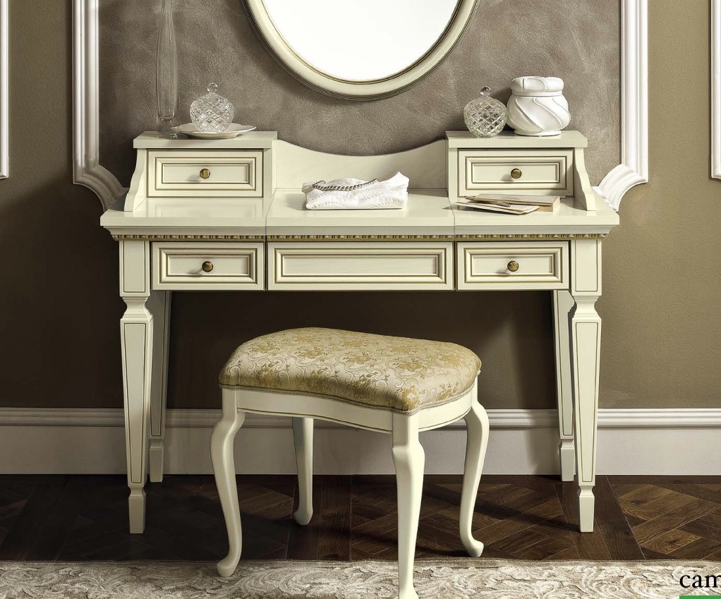 Treviso Wood Platform Bedroom Set