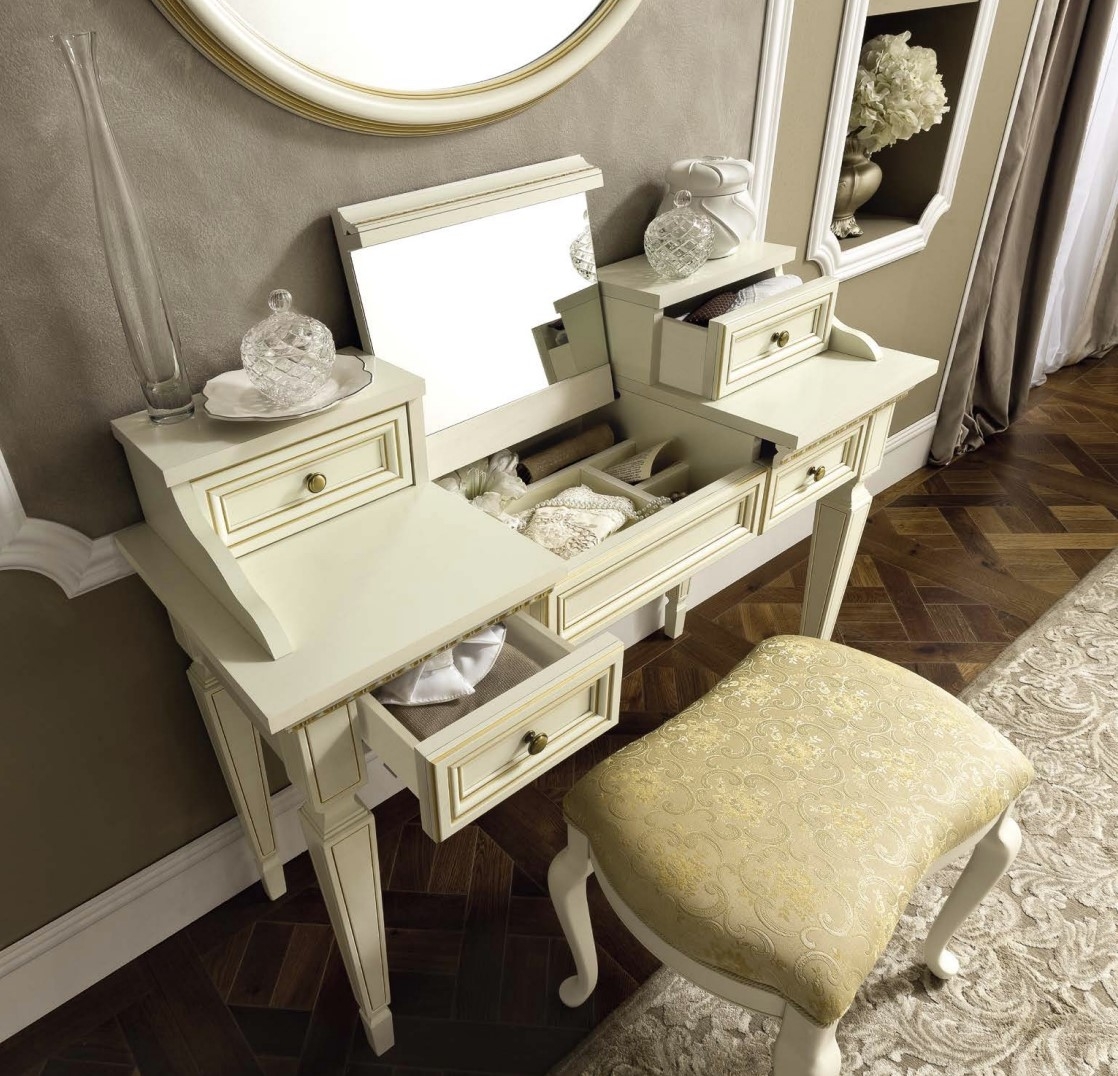 Treviso Wood Platform Bedroom Set