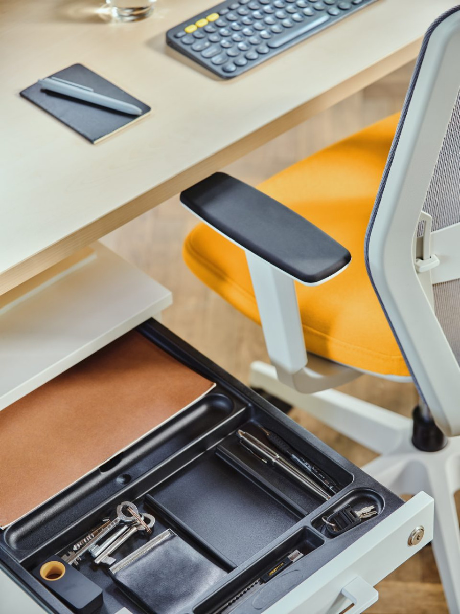Standard Office Lockable Mobile Pedestal w/Drawers & Pencil Tray