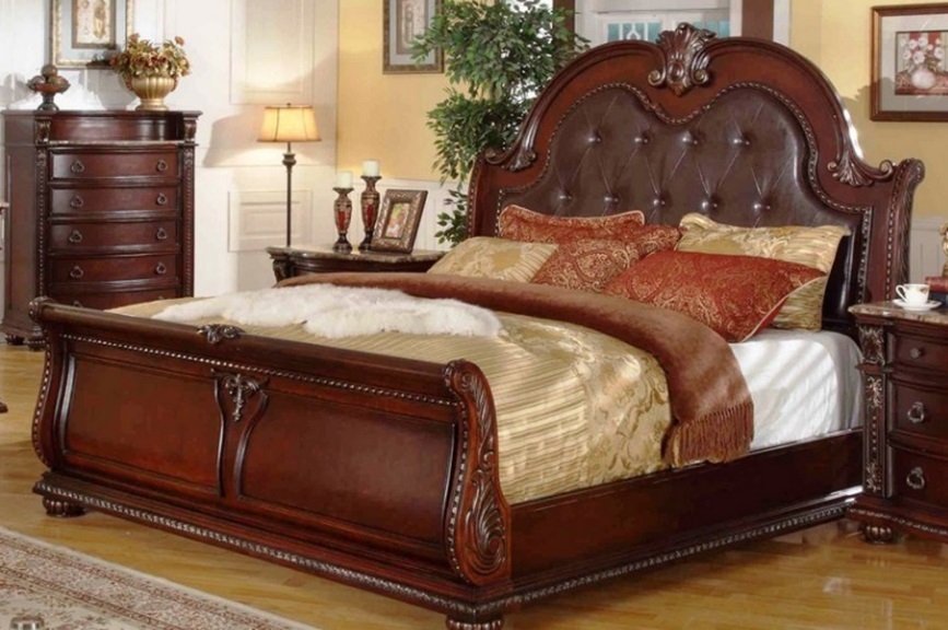 SM Charlotte PU/Wood Sleigh Bedroom Set