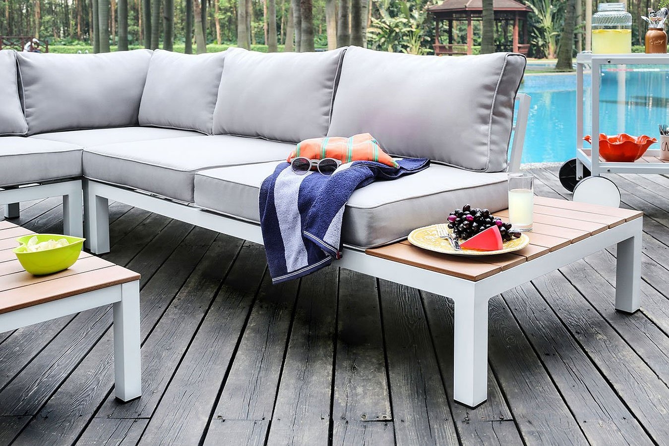 Winona Polyester/Faux Wood L-Shaped Patio Sectional w/Table