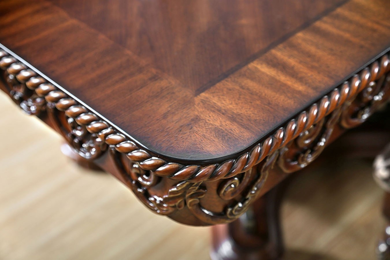 Lucie Dining Table Corner