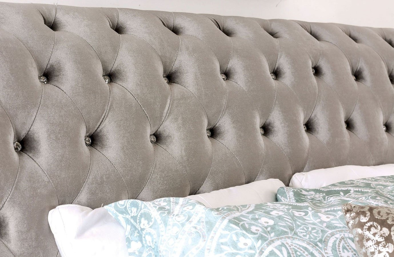 Noella Fabric/Wood Tufted Sleigh Bed