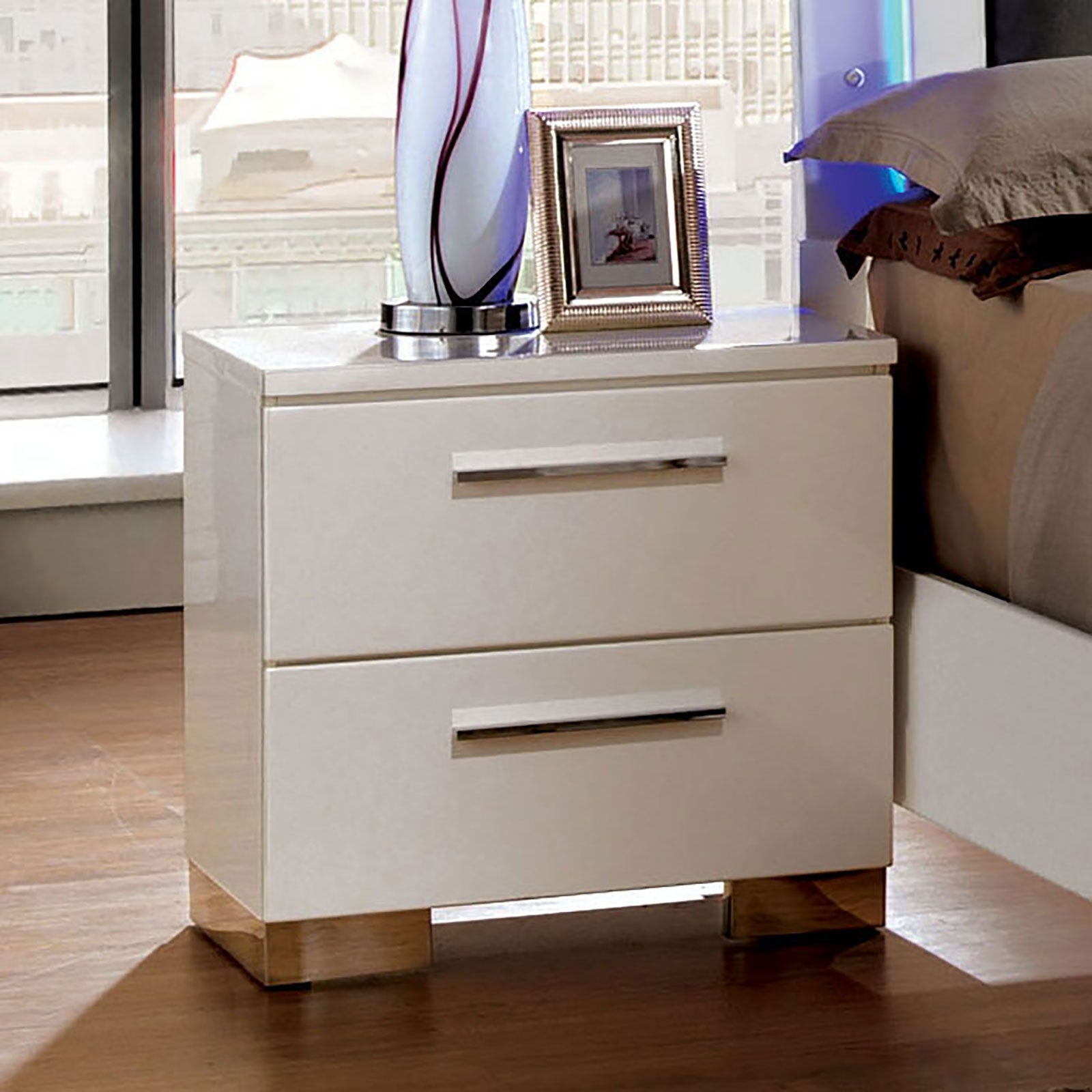 Clementine Wood Nightstand w/2 Drawers