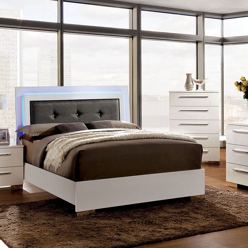Clementine Leatherette/Wood Tufted Platform Bed, Full Size