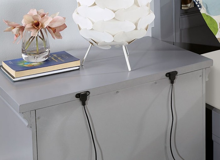 Castile Wood Nightstand w/3 Drawers & 2 USB