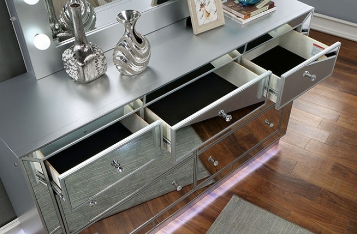 Belladonna Mirror/Wood Dresser w/7 Drawers & LED