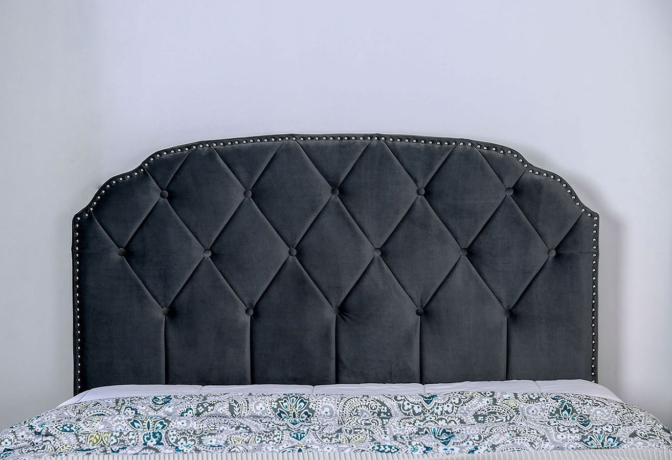 Osnabrock Fabric/Wood Tufted Platform Bed, Twin Size