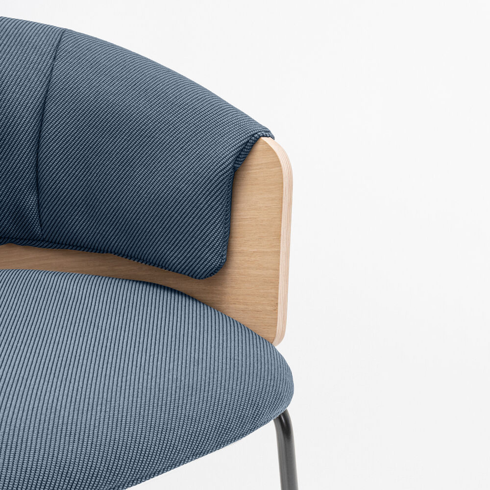 Collar 4-Legged Base Chair
