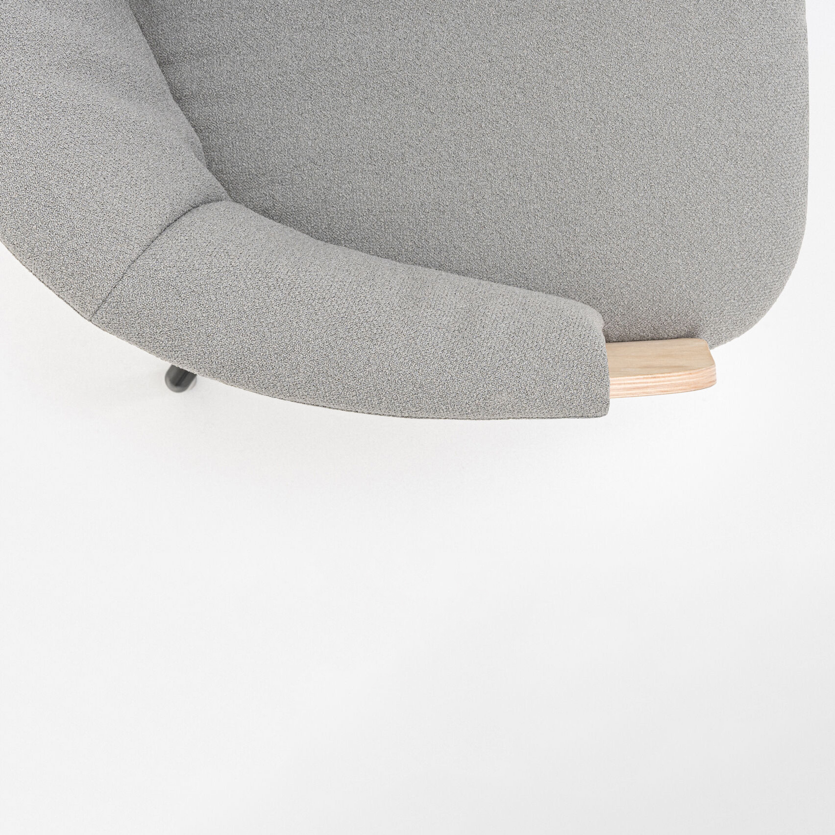 Collar Swivel Chair w/Castors