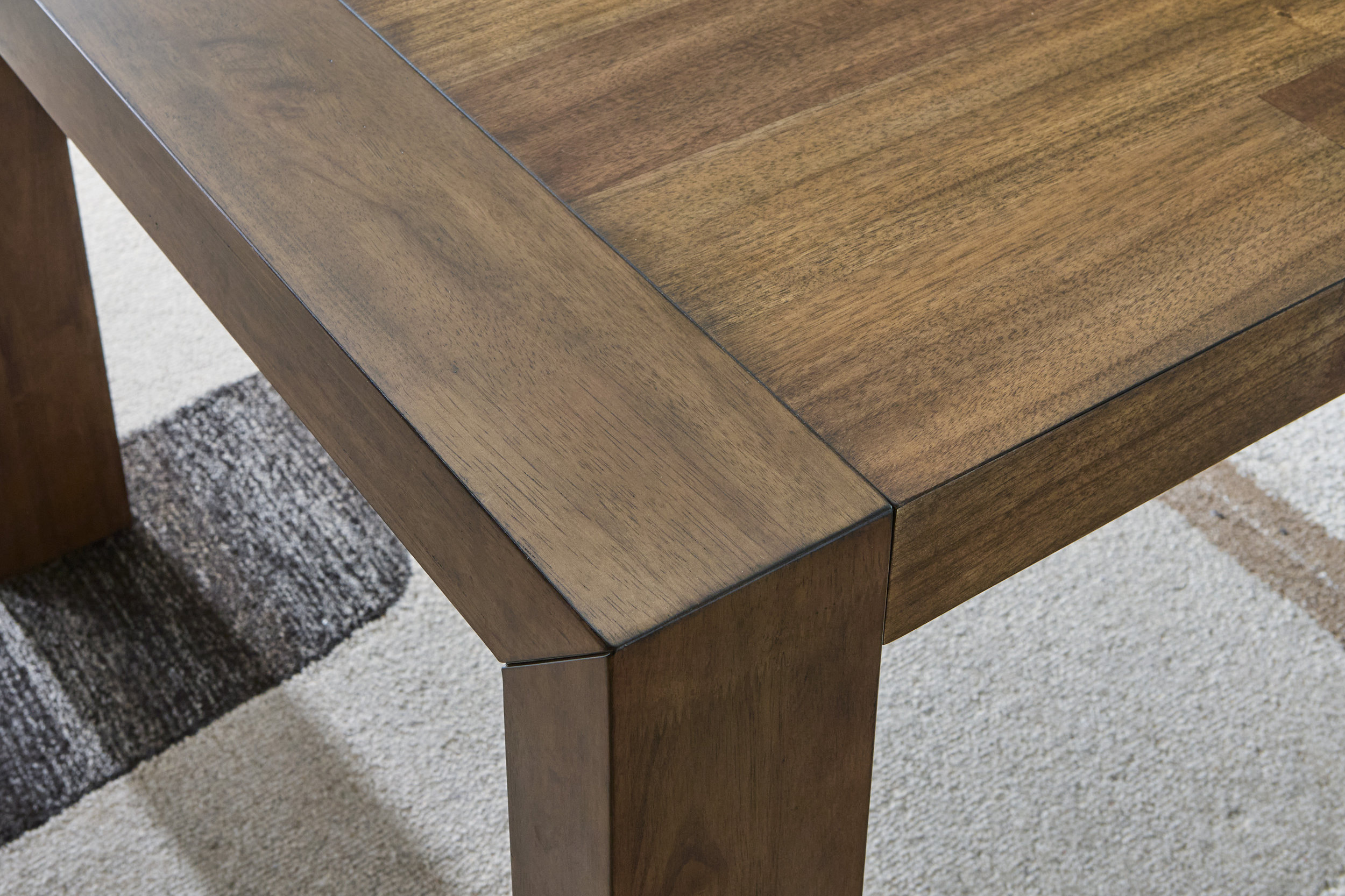 Kraeburn Rectangular Wood Dining Room Set