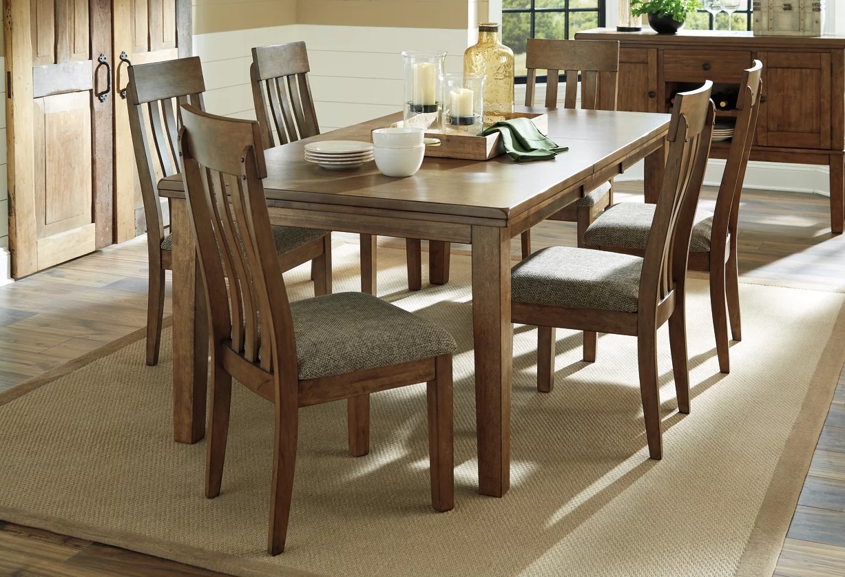 Flaybern Wood Extendable Dining Room Set
