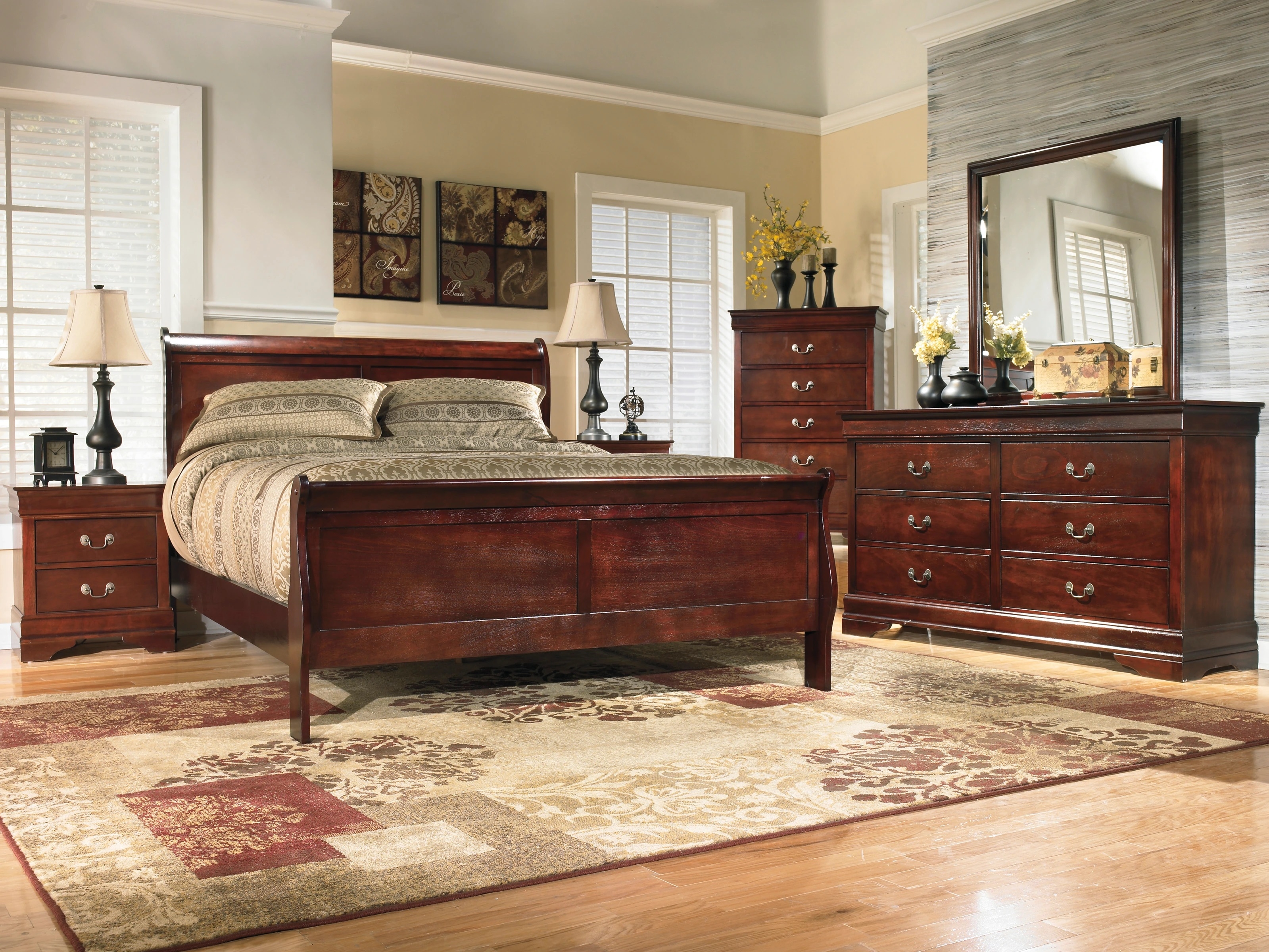 Alisdair Wood Sleigh Bedroom Set