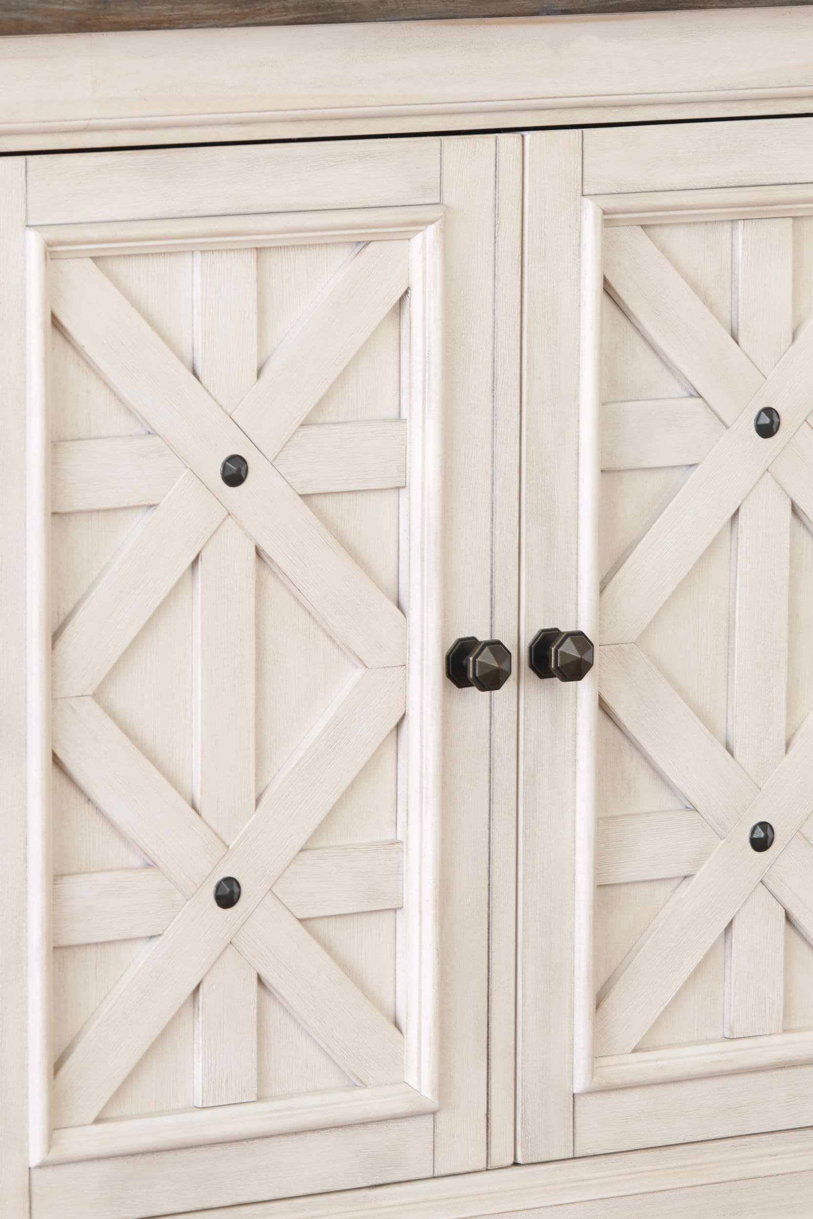 SM Bolanburg Wood Server w/3 Doors