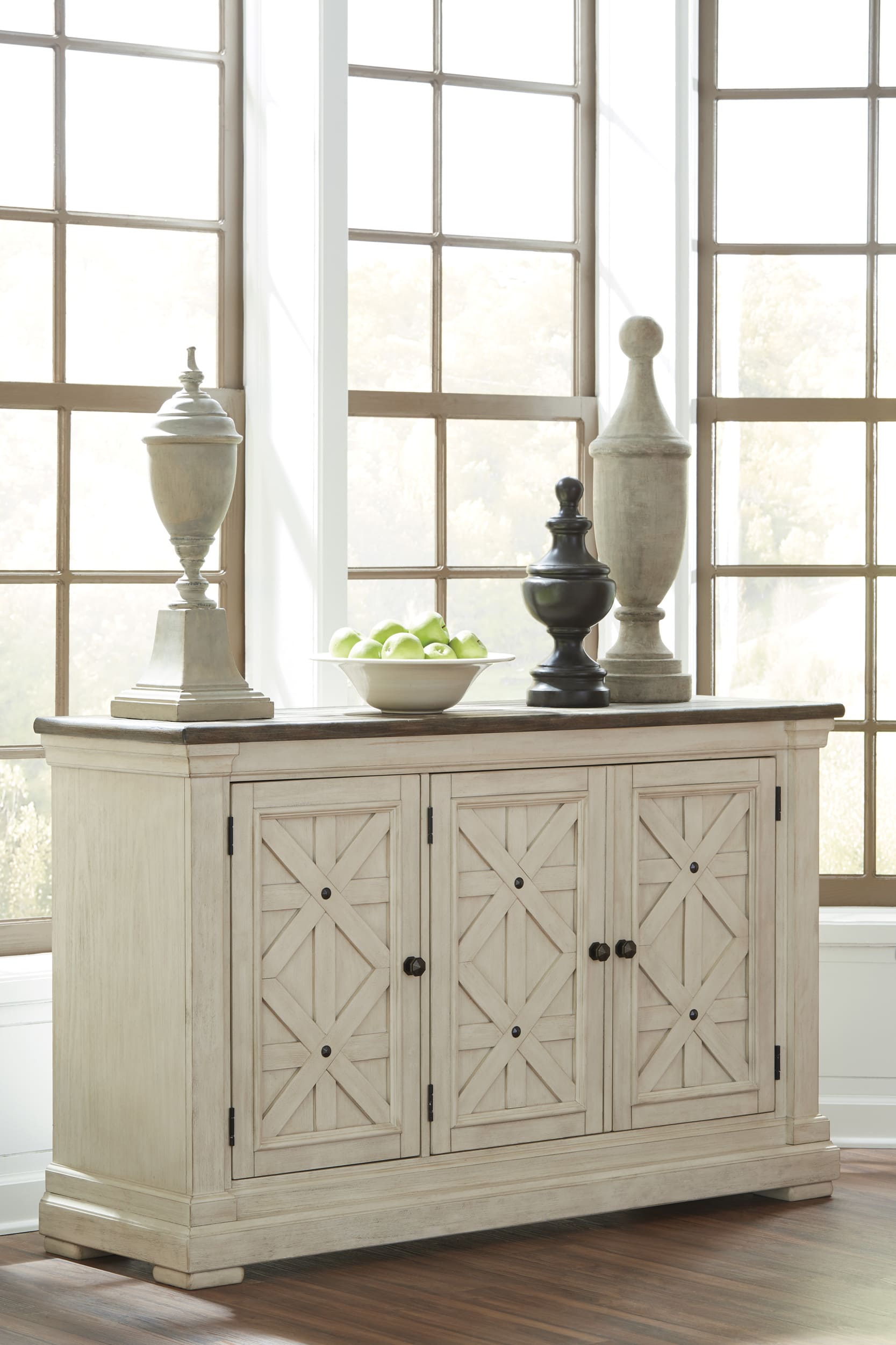 SM Bolanburg 5-Piece Wood Dining Room Set