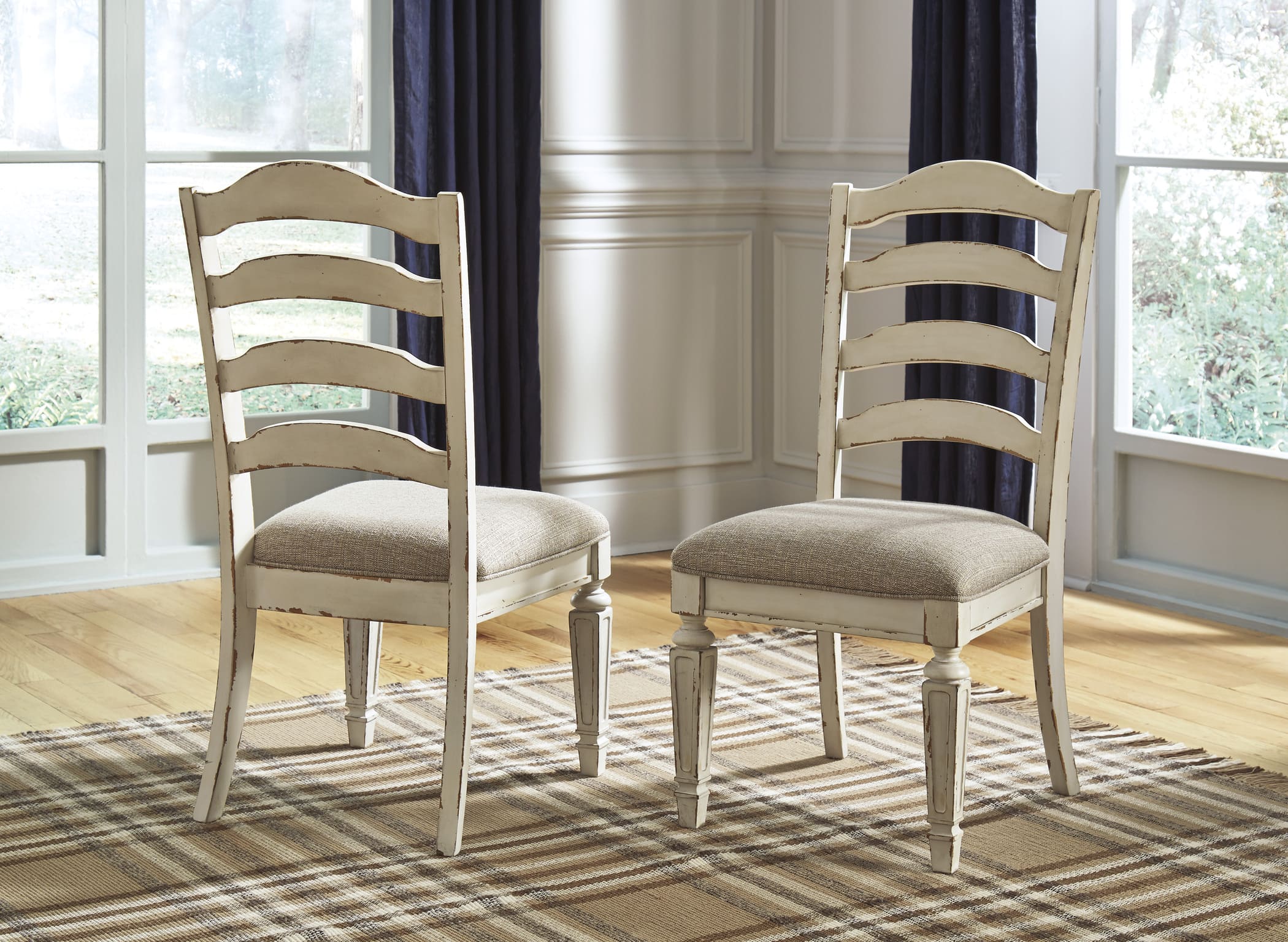 SM Realyn 5-Piece Wood Dining Room Set