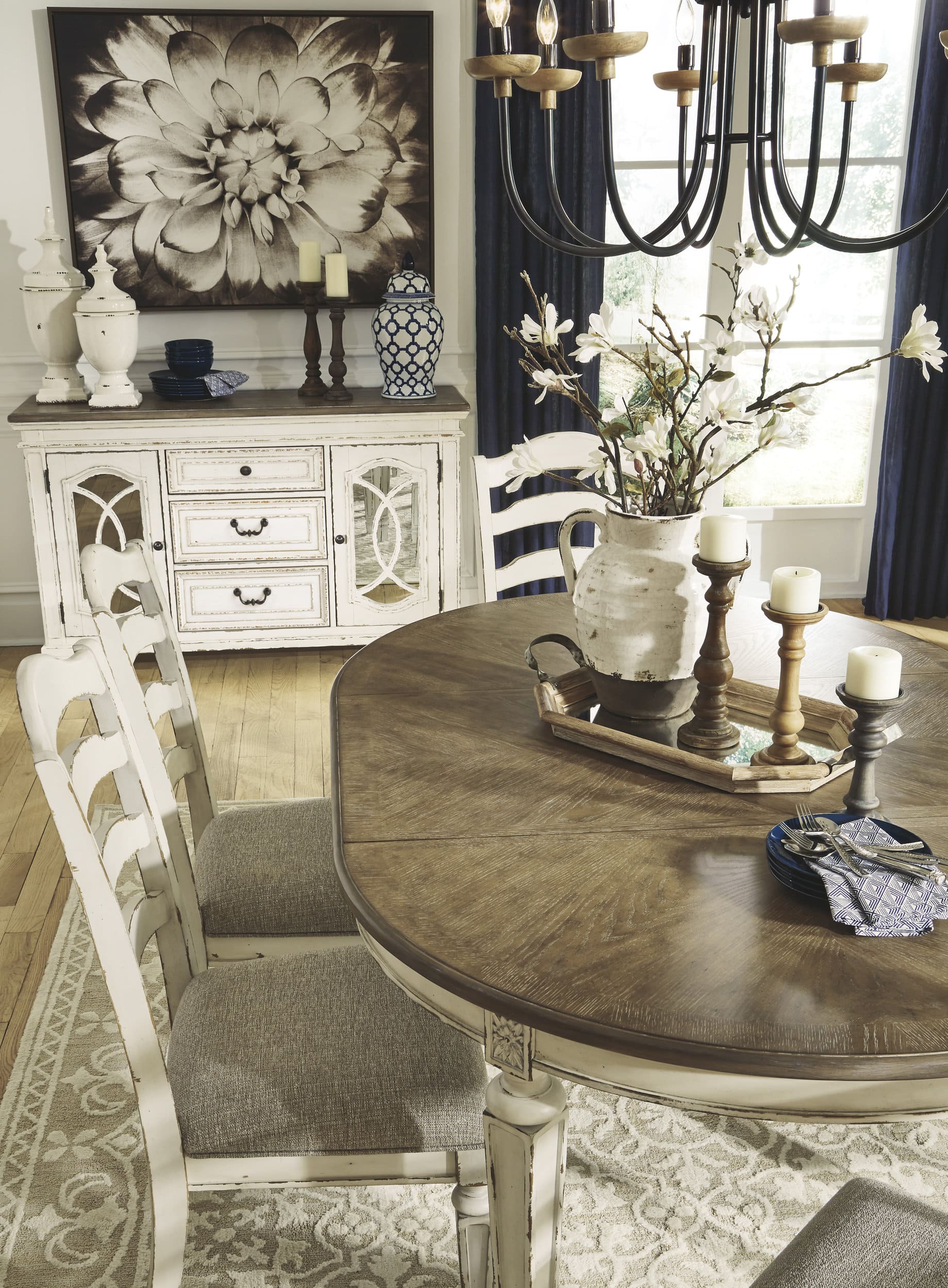Realyn Oval Extendable Dining Table - Chipped White | Sohomod