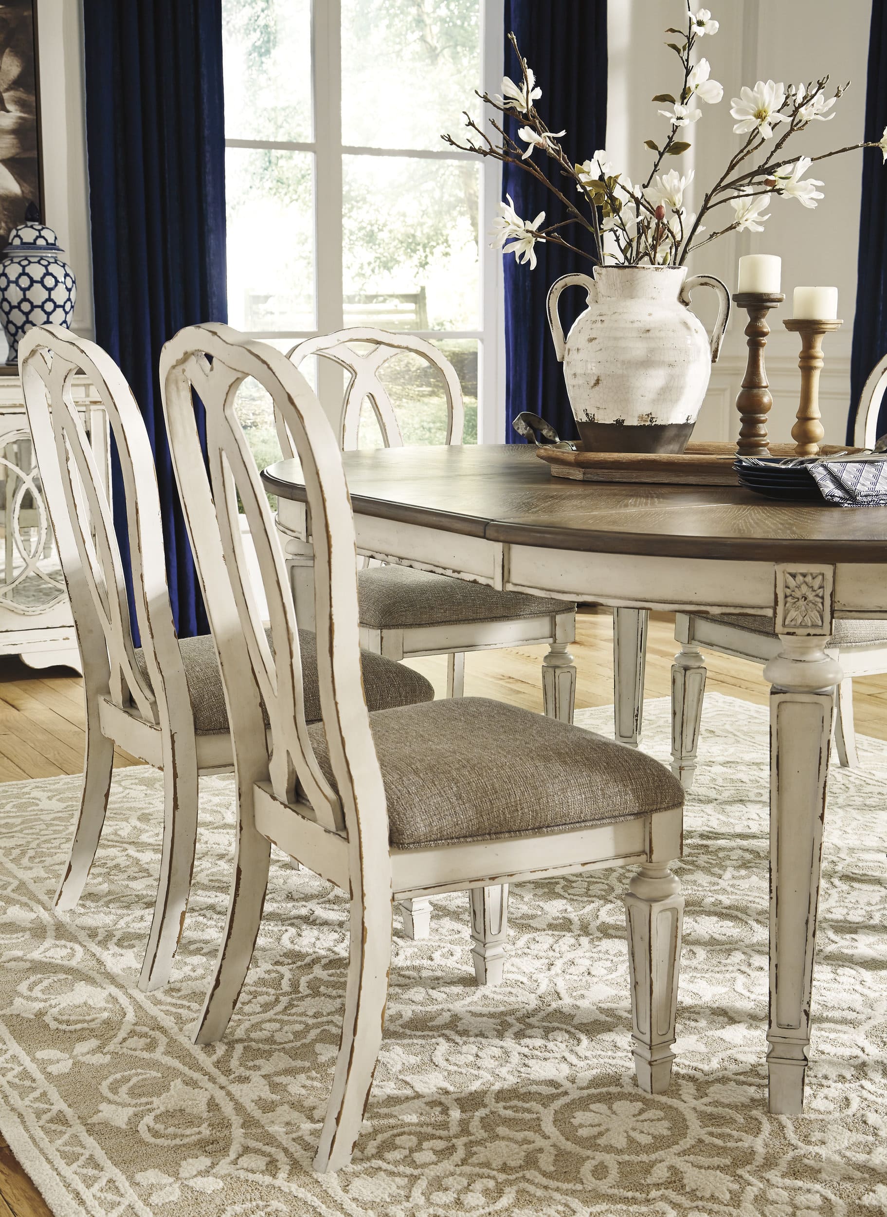 Realyn Oval Extendable Dining Set - Chipped White | Ashley