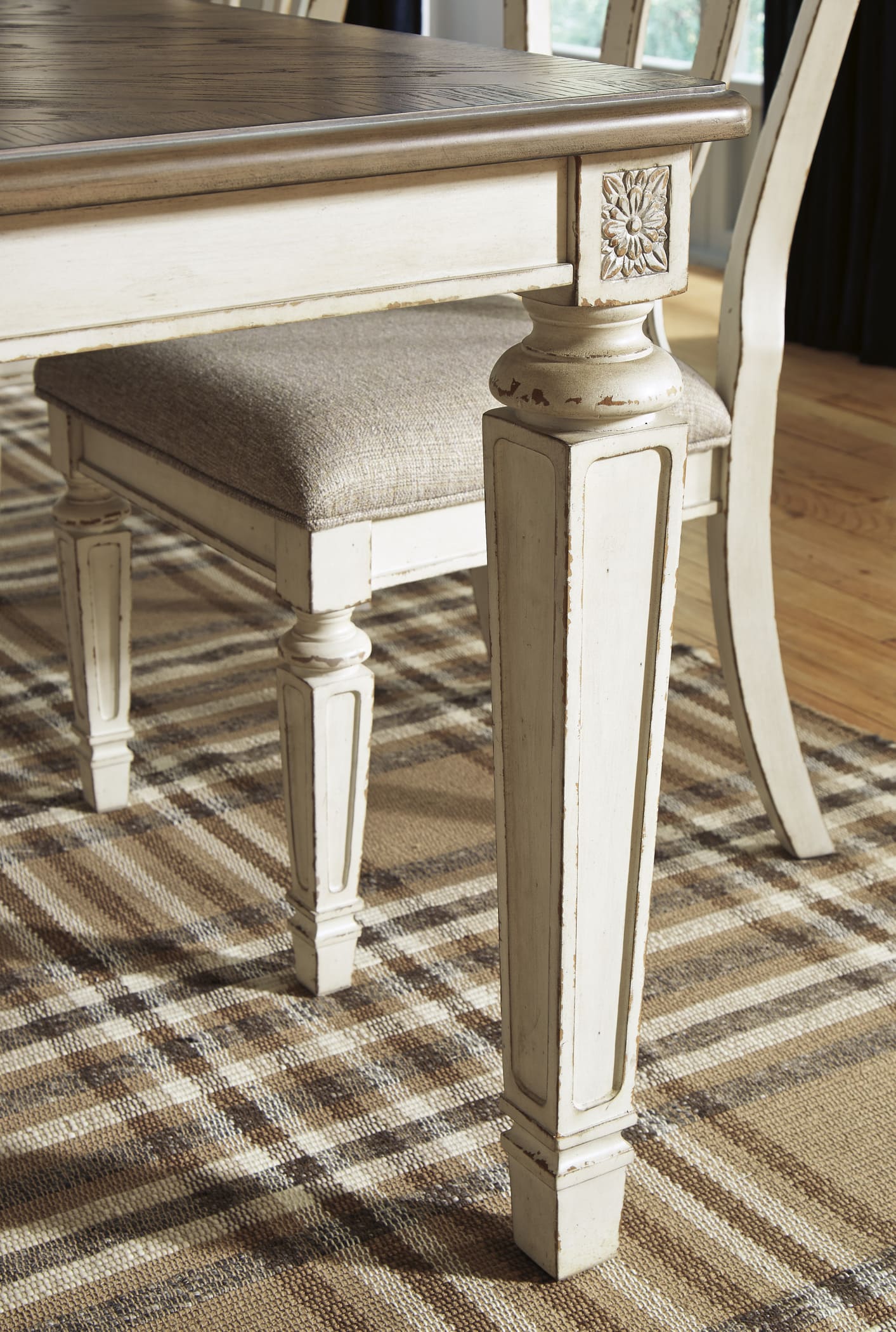 SM Realyn Wood Rectangular Extendable Dining Table