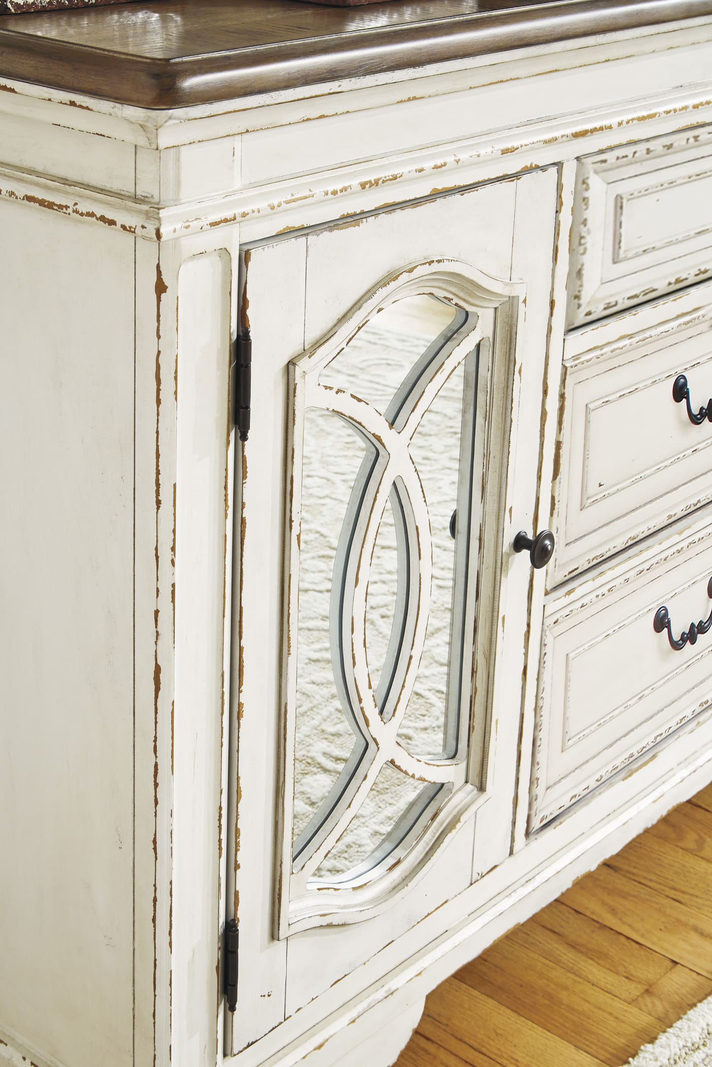 Realyn Wood Server w/2 Doors & 3 Drawers